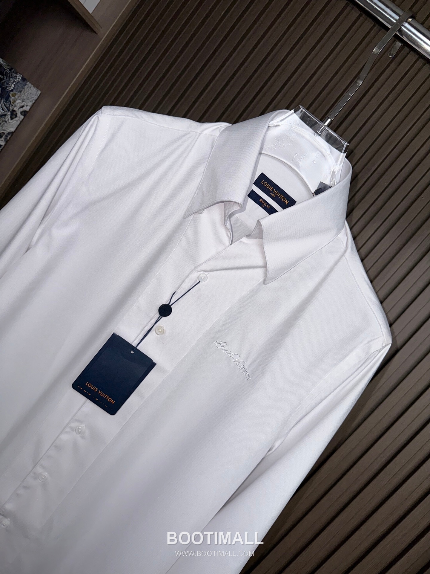 Louis Vuitton 2026 SS Cotton Shirt with Embroidered Logo Patch 루이비통 2026 SS 코튼 셔츠 자수 로고 패치 4