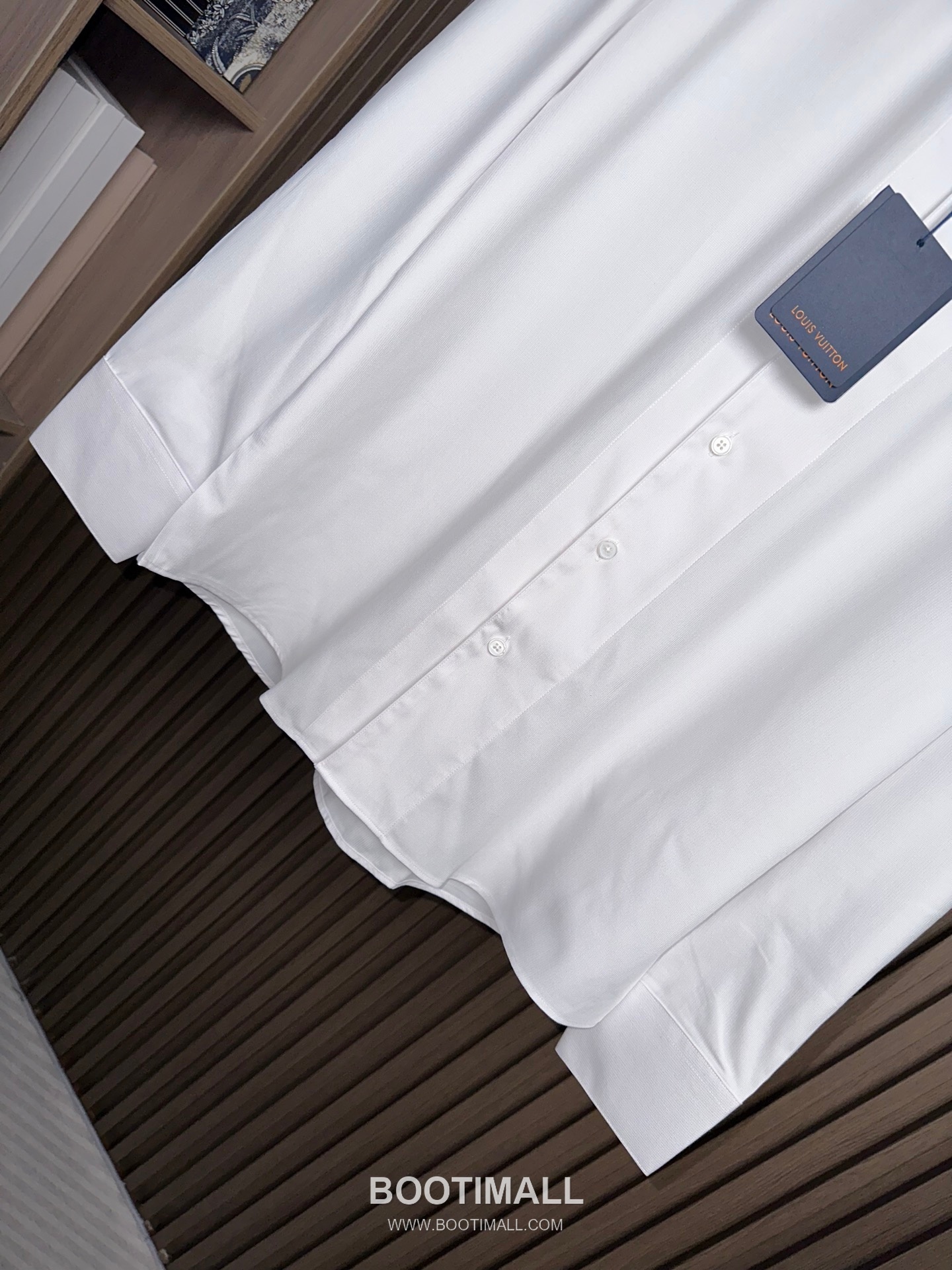 Louis Vuitton 2026 SS Cotton Shirt with Embroidered Logo Patch 루이비통 2026 SS 코튼 셔츠 자수 로고 패치 12