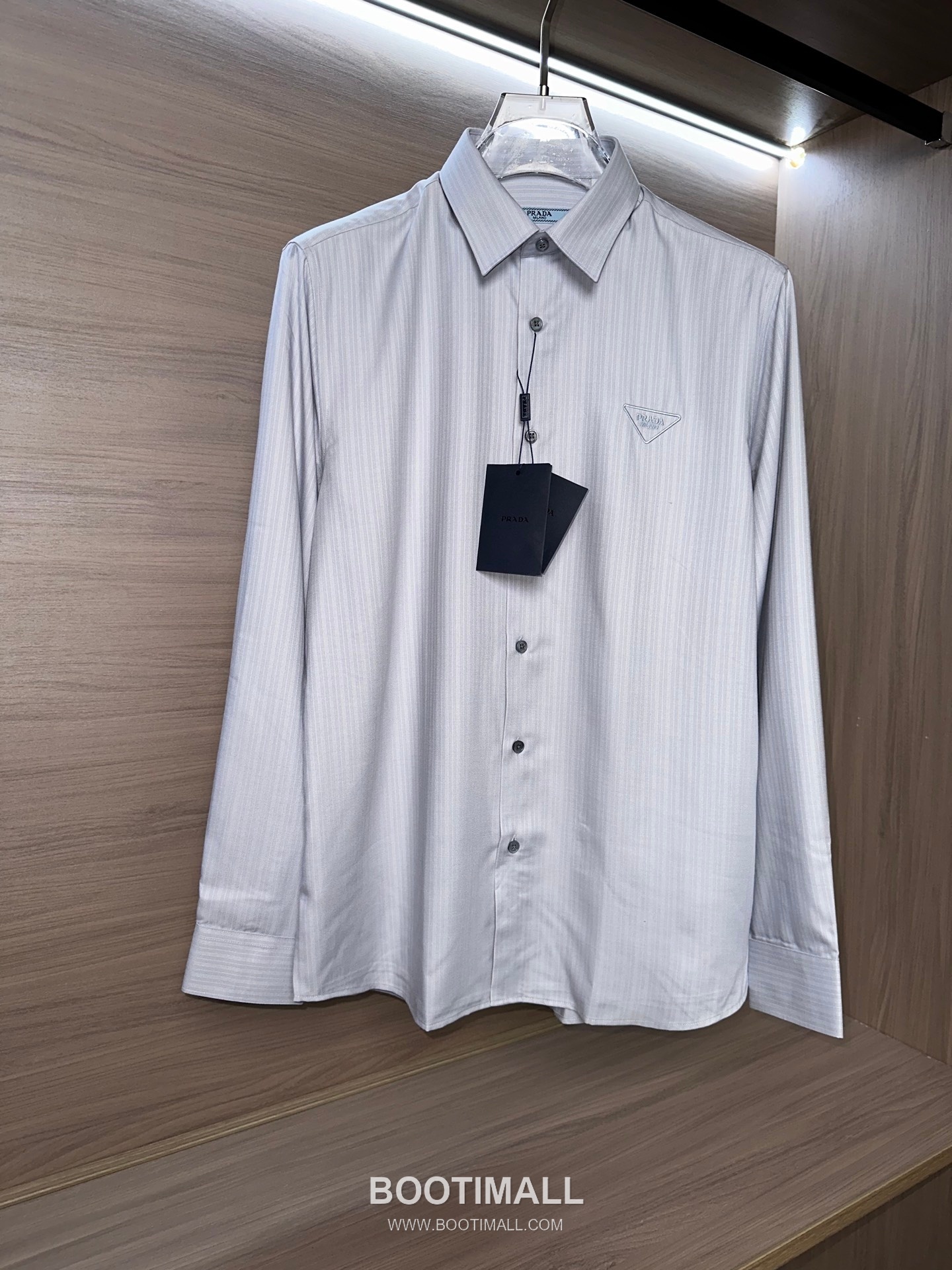 Louis Vuitton 2026 SS Cotton Shirt with Embroidered Logo Patch 루이비통 2026 SS 코튼 셔츠 자수 로고 패치 8