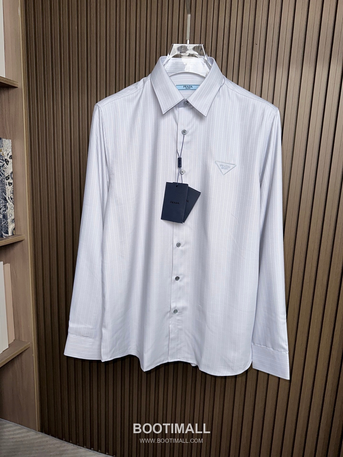 Louis Vuitton 2026 SS Cotton Shirt with Embroidered Logo Patch 루이비통 2026 SS 코튼 셔츠 자수 로고 패치 2