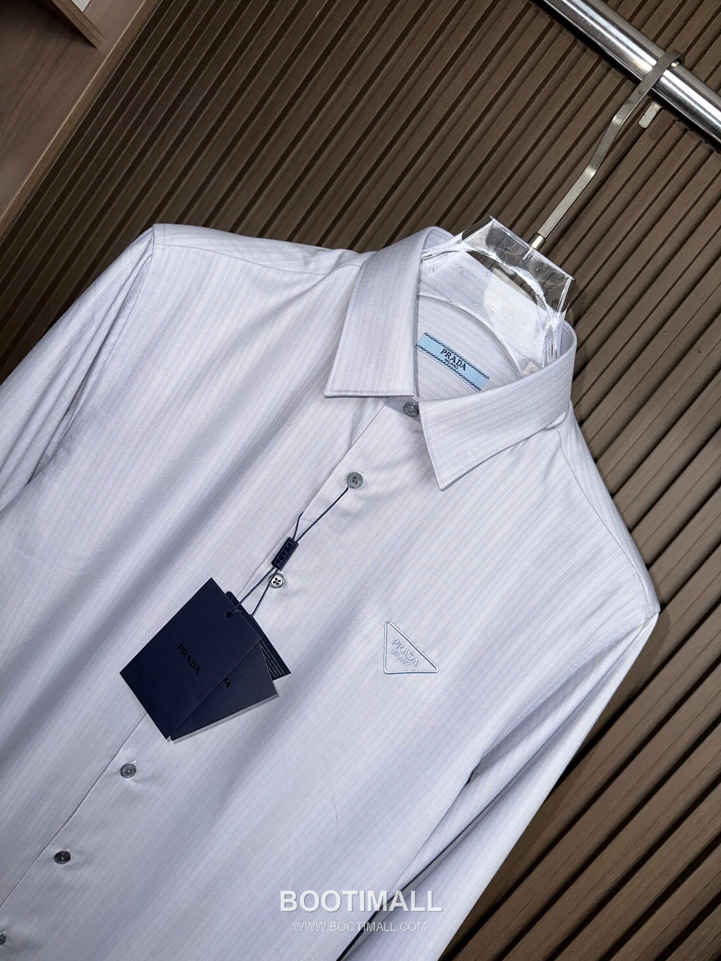 Louis Vuitton 2026 SS Cotton Shirt with Embroidered Logo Patch 루이비통 2026 SS 코튼 셔츠 자수 로고 패치 4