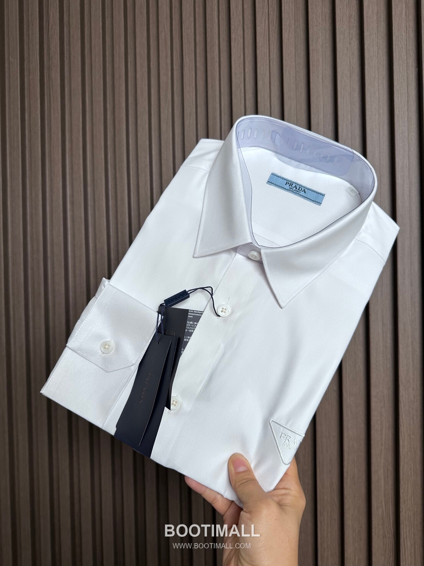 Louis Vuitton 2026 SS Cotton Shirt with Embroidered Logo Patch 루이비통 2026 SS 코튼 셔츠 자수 로고 패치 1