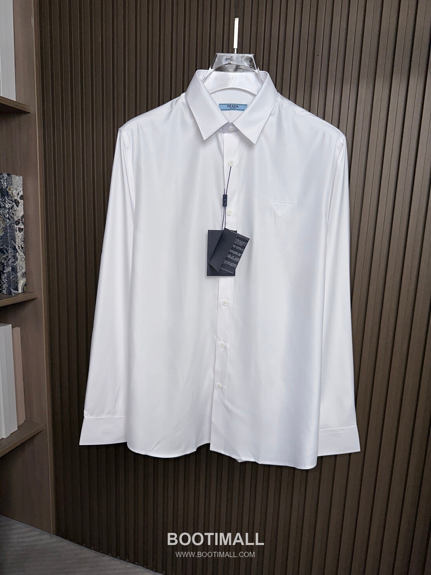 Louis Vuitton 2026 SS Cotton Shirt with Embroidered Logo Patch 루이비통 2026 SS 코튼 셔츠 자수 로고 패치 2
