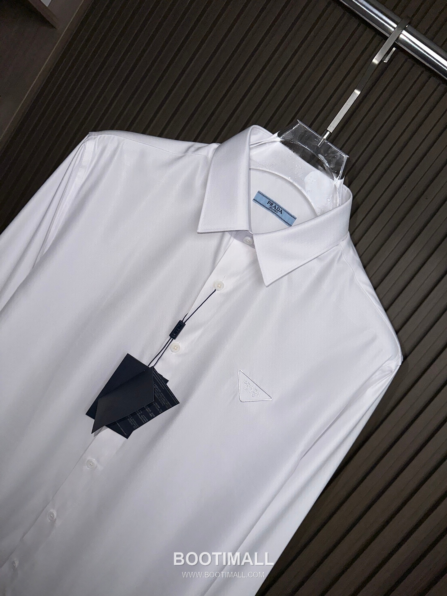 Louis Vuitton 2026 SS Cotton Shirt with Embroidered Logo Patch 루이비통 2026 SS 코튼 셔츠 자수 로고 패치 4