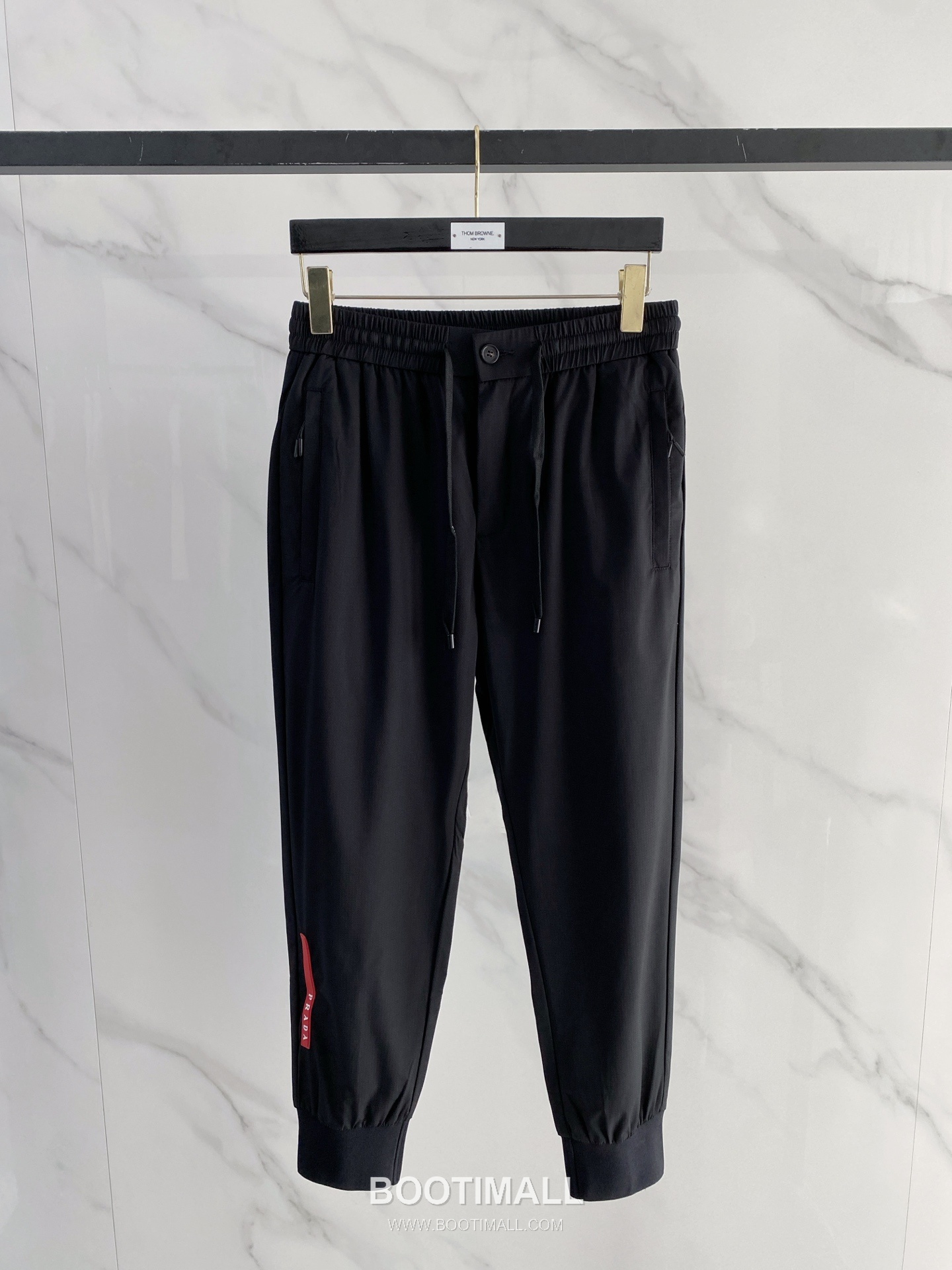 Prada 2026 SS Lyocell Nylon Stretch Pants with Logo Detail 프라다 2026 SS 텐셀 나일론 스트레치 팬츠 로고 디테일 1