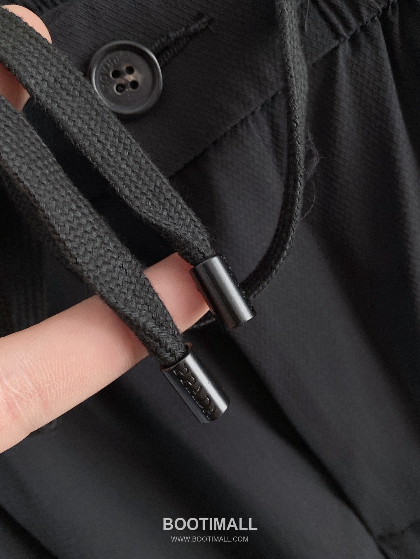 Prada 2026 SS Lyocell Nylon Stretch Pants with Logo Detail 프라다 2026 SS 텐셀 나일론 스트레치 팬츠 로고 디테일 5