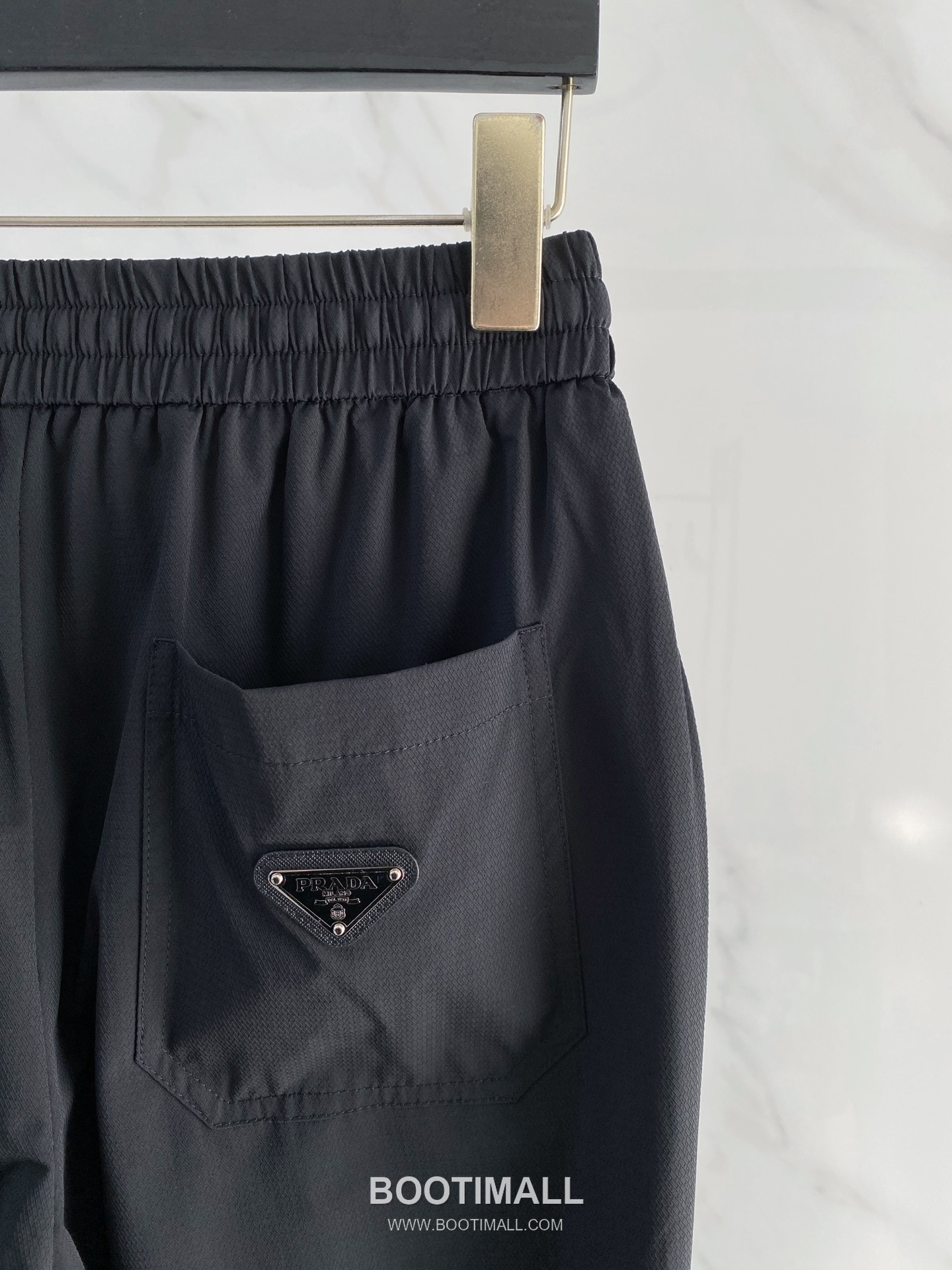 Prada 2026 SS Lyocell Nylon Stretch Pants with Logo Detail 프라다 2026 SS 텐셀 나일론 스트레치 팬츠 로고 디테일 6