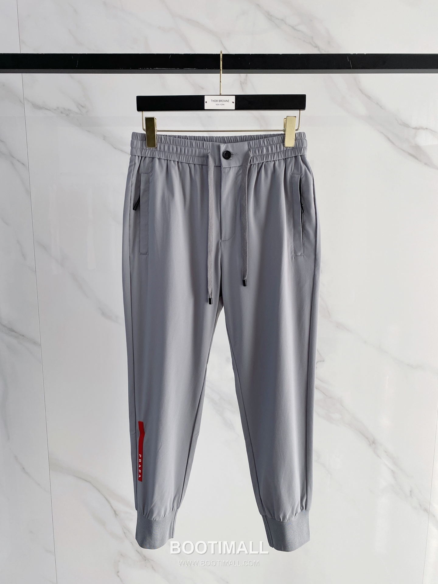 Prada 2026 SS Lyocell Nylon Stretch Pants with Logo Detail 프라다 2026 SS 텐셀 나일론 스트레치 팬츠 로고 디테일 1