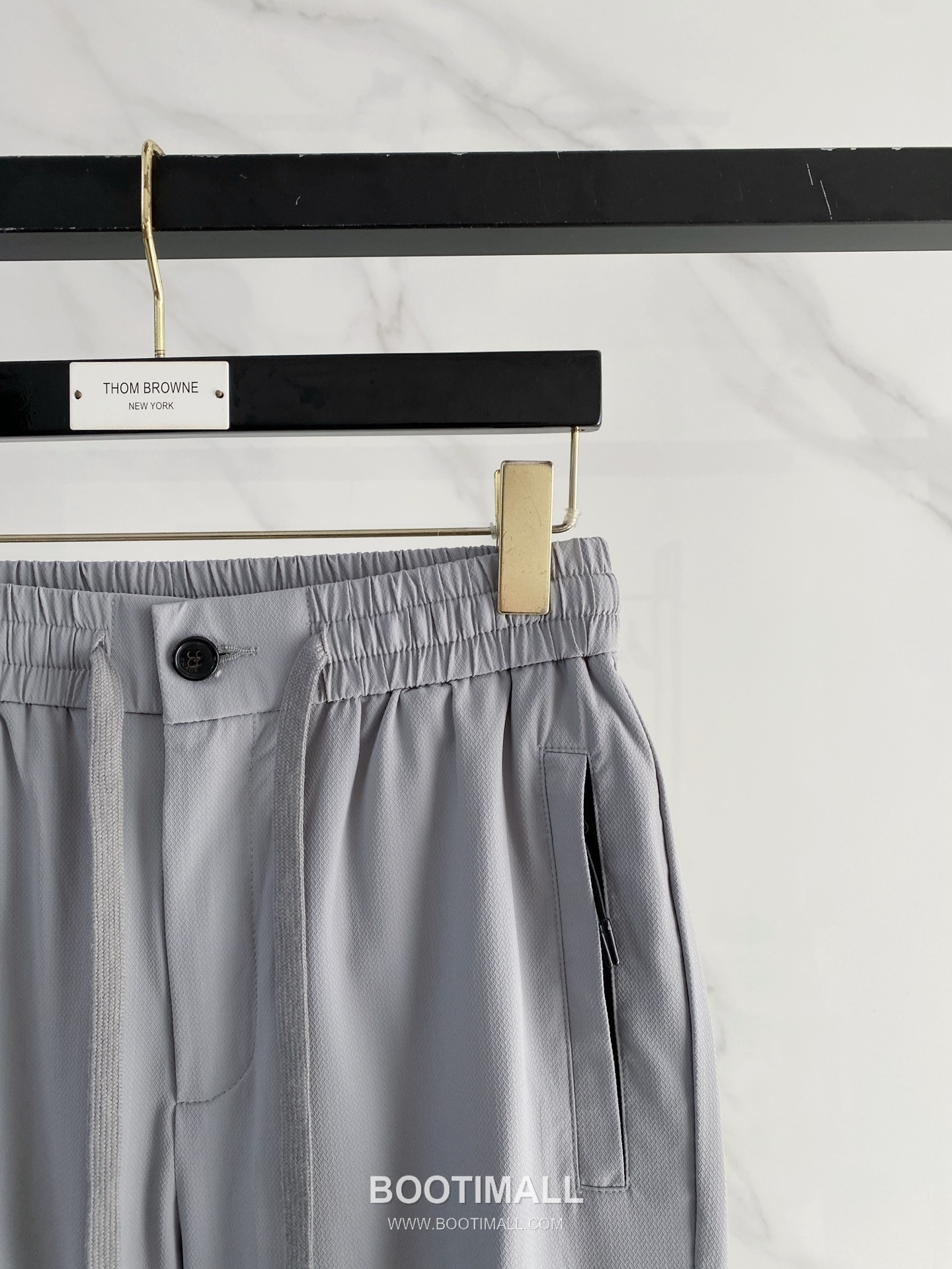 Prada 2026 SS Lyocell Nylon Stretch Pants with Logo Detail 프라다 2026 SS 텐셀 나일론 스트레치 팬츠 로고 디테일 3