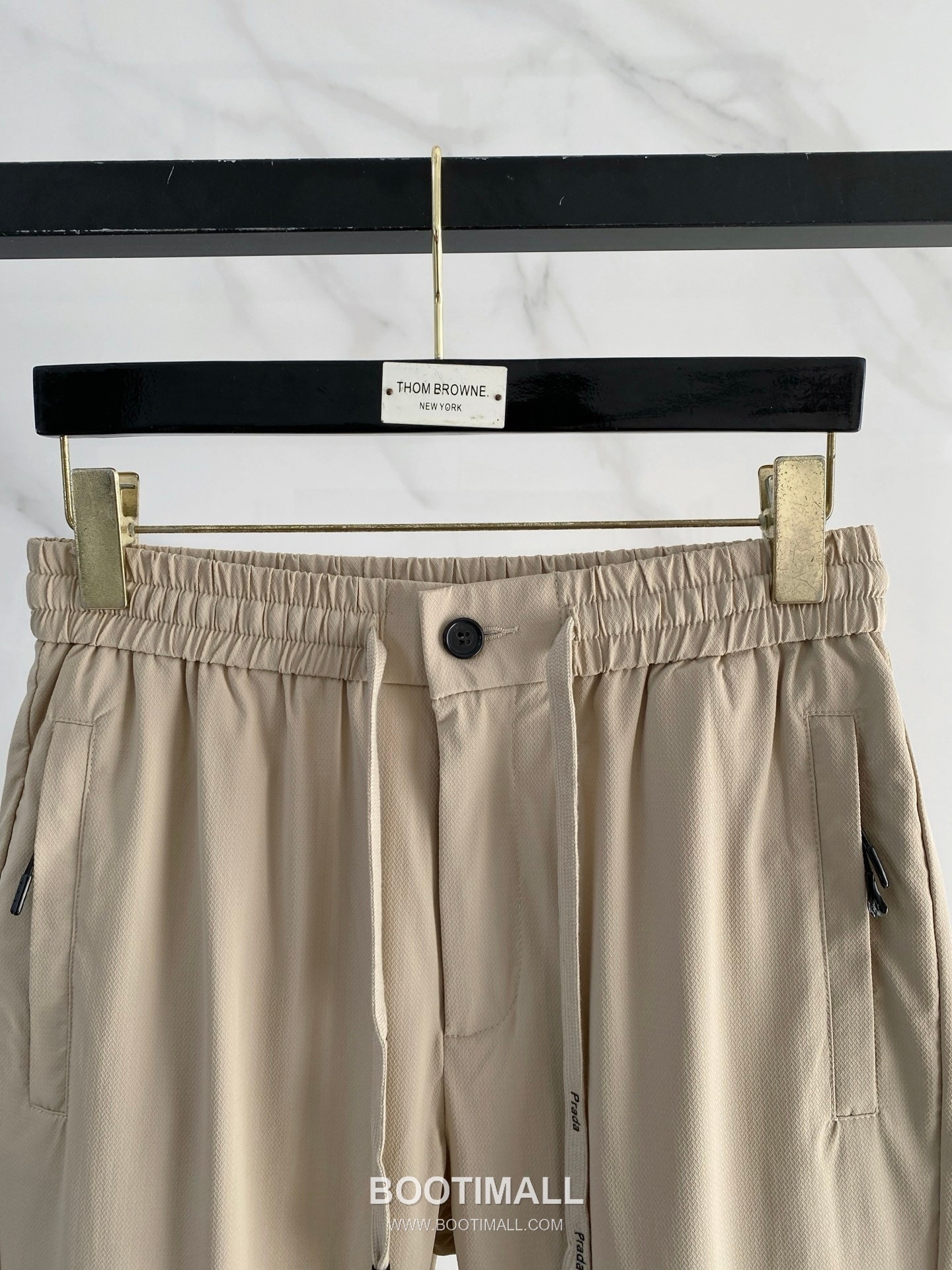Prada 2026 SS Lyocell Nylon Stretch Pants with Logo Detail 프라다 2026 SS 텐셀 나일론 스트레치 팬츠 로고 디테일 2