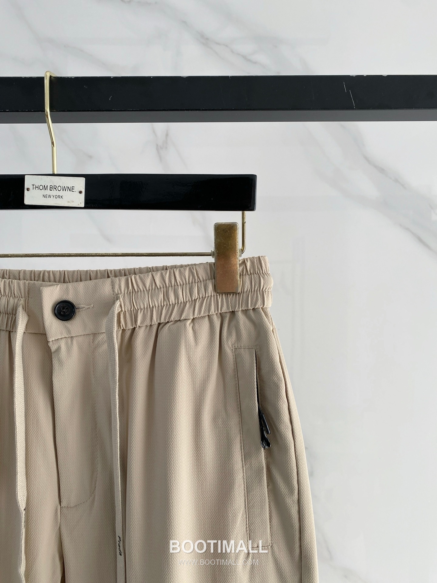 Prada 2026 SS Lyocell Nylon Stretch Pants with Logo Detail 프라다 2026 SS 텐셀 나일론 스트레치 팬츠 로고 디테일 3