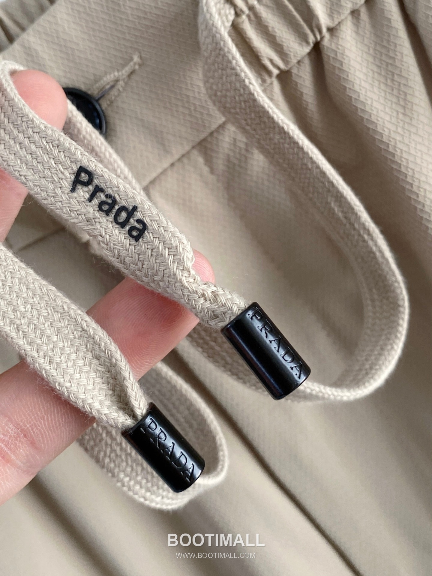 Prada 2026 SS Lyocell Nylon Stretch Pants with Logo Detail 프라다 2026 SS 텐셀 나일론 스트레치 팬츠 로고 디테일 5