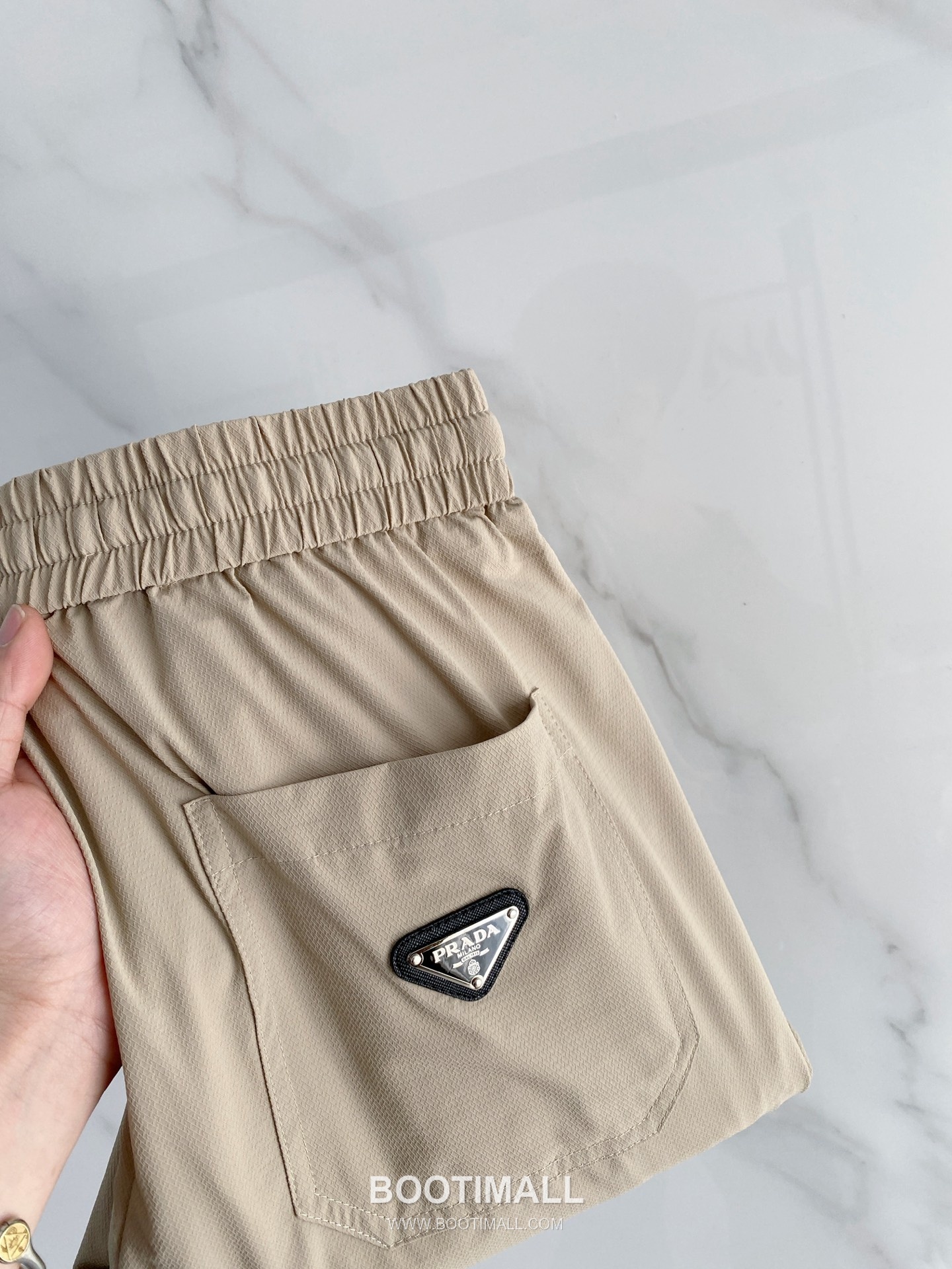 Prada 2026 SS Lyocell Nylon Stretch Pants with Logo Detail 프라다 2026 SS 텐셀 나일론 스트레치 팬츠 로고 디테일 9