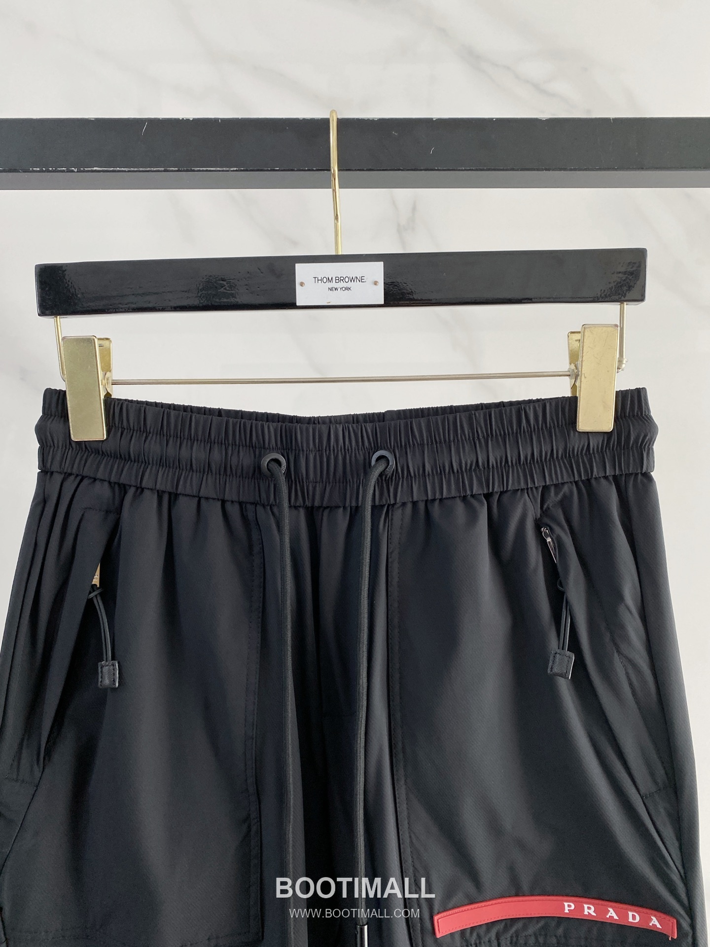 Prada 2026 SS Lyocell Nylon Stretch Pants with Logo Detail 프라다 2026 SS 텐셀 나일론 스트레치 팬츠 로고 디테일 2