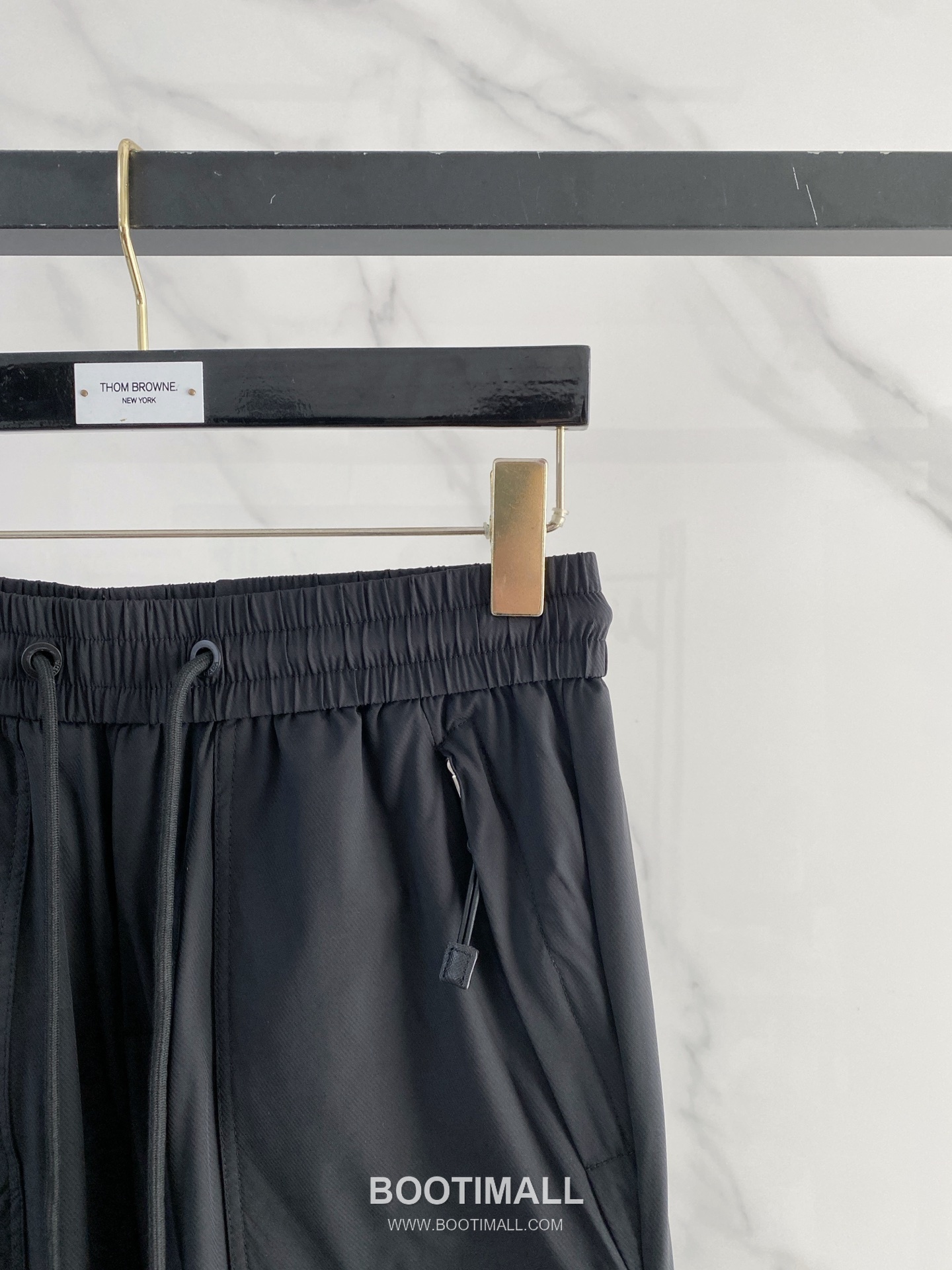 Prada 2026 SS Lyocell Nylon Stretch Pants with Logo Detail 프라다 2026 SS 텐셀 나일론 스트레치 팬츠 로고 디테일 3