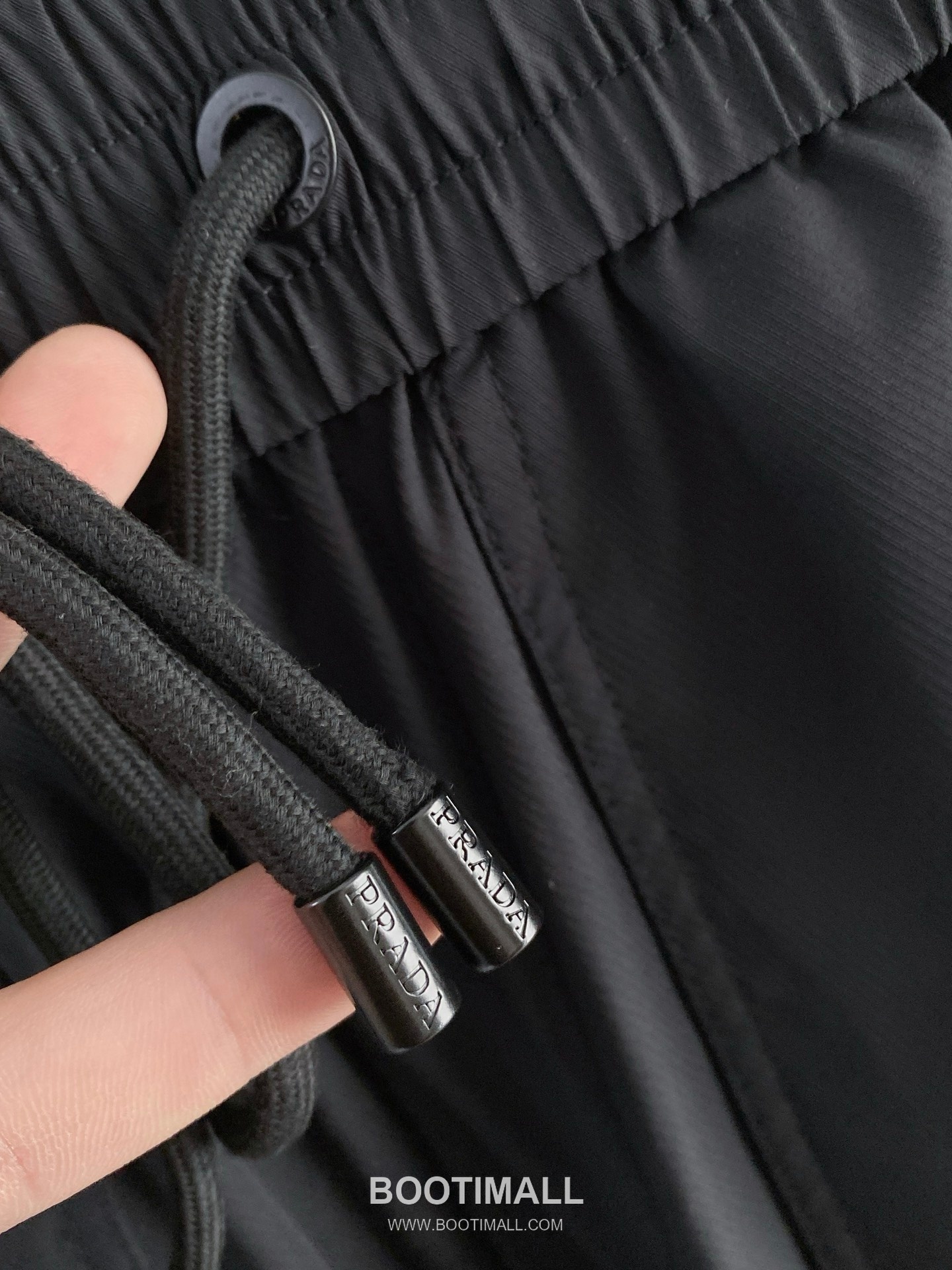 Prada 2026 SS Lyocell Nylon Stretch Pants with Logo Detail 프라다 2026 SS 텐셀 나일론 스트레치 팬츠 로고 디테일 5