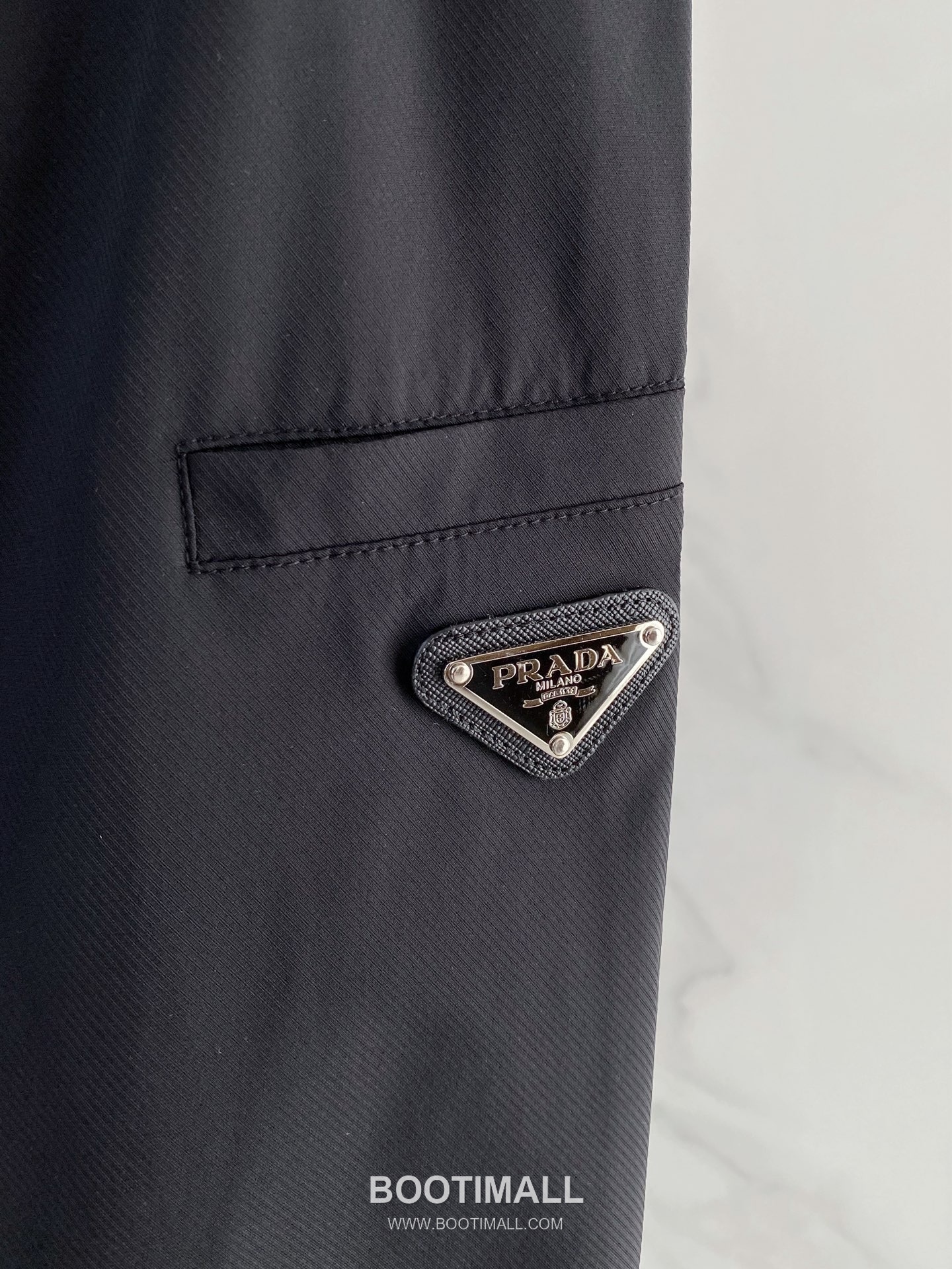 Prada 2026 SS Lyocell Nylon Stretch Pants with Logo Detail 프라다 2026 SS 텐셀 나일론 스트레치 팬츠 로고 디테일 6