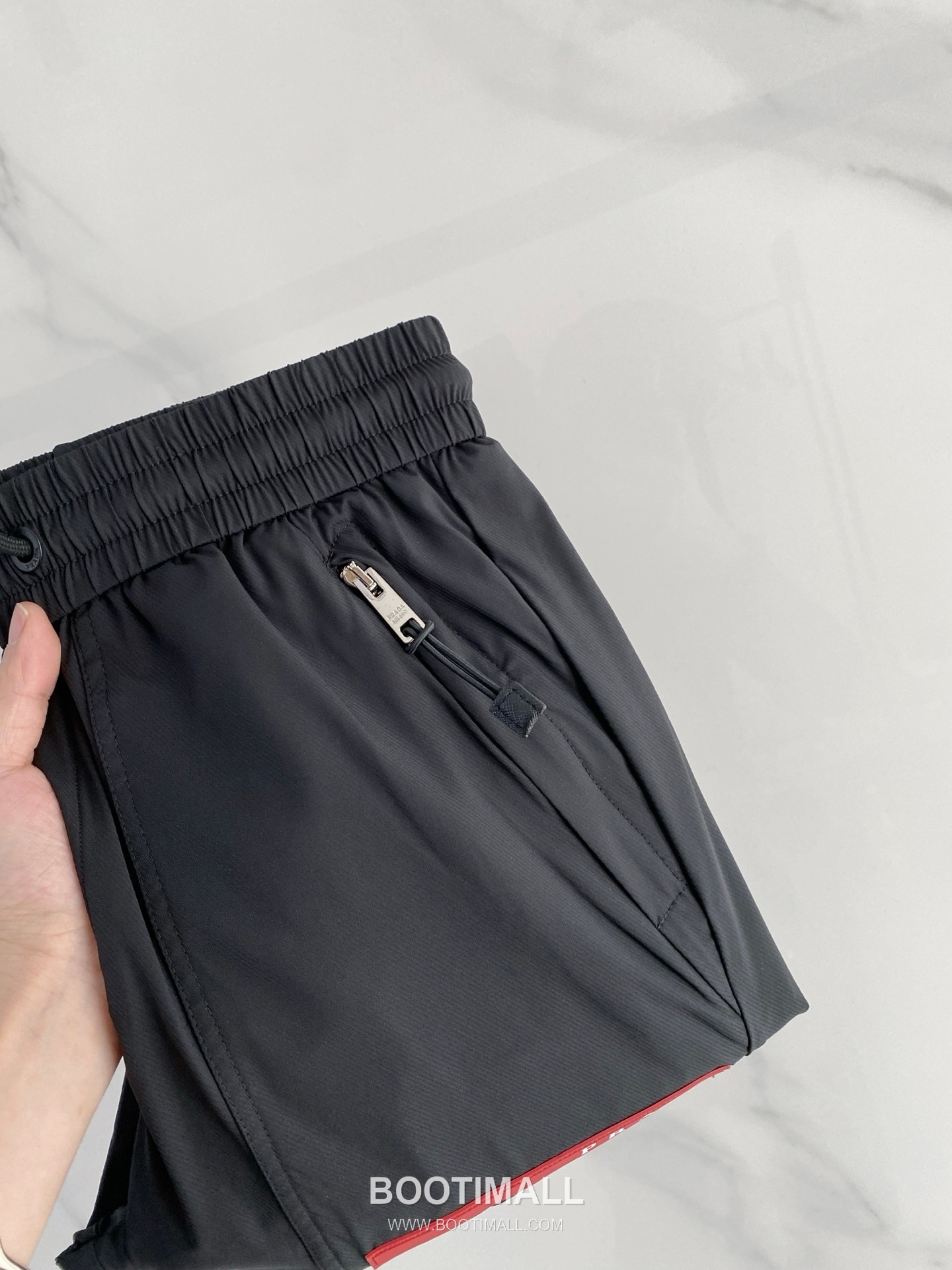 Prada 2026 SS Lyocell Nylon Stretch Pants with Logo Detail 프라다 2026 SS 텐셀 나일론 스트레치 팬츠 로고 디테일 9