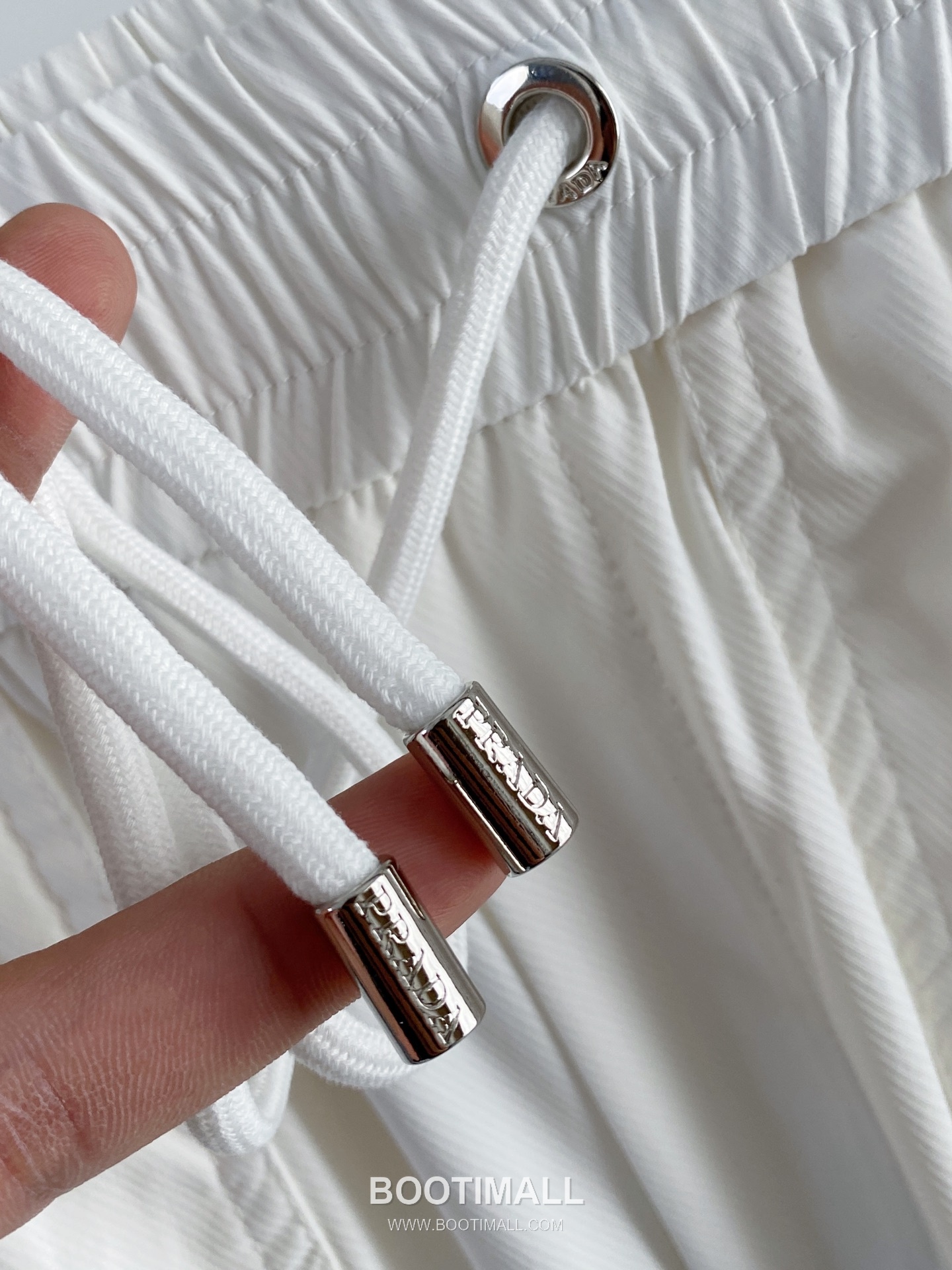 Prada 2026 SS Lyocell Nylon Stretch Pants with Logo Detail 프라다 2026 SS 텐셀 나일론 스트레치 팬츠 로고 디테일 5