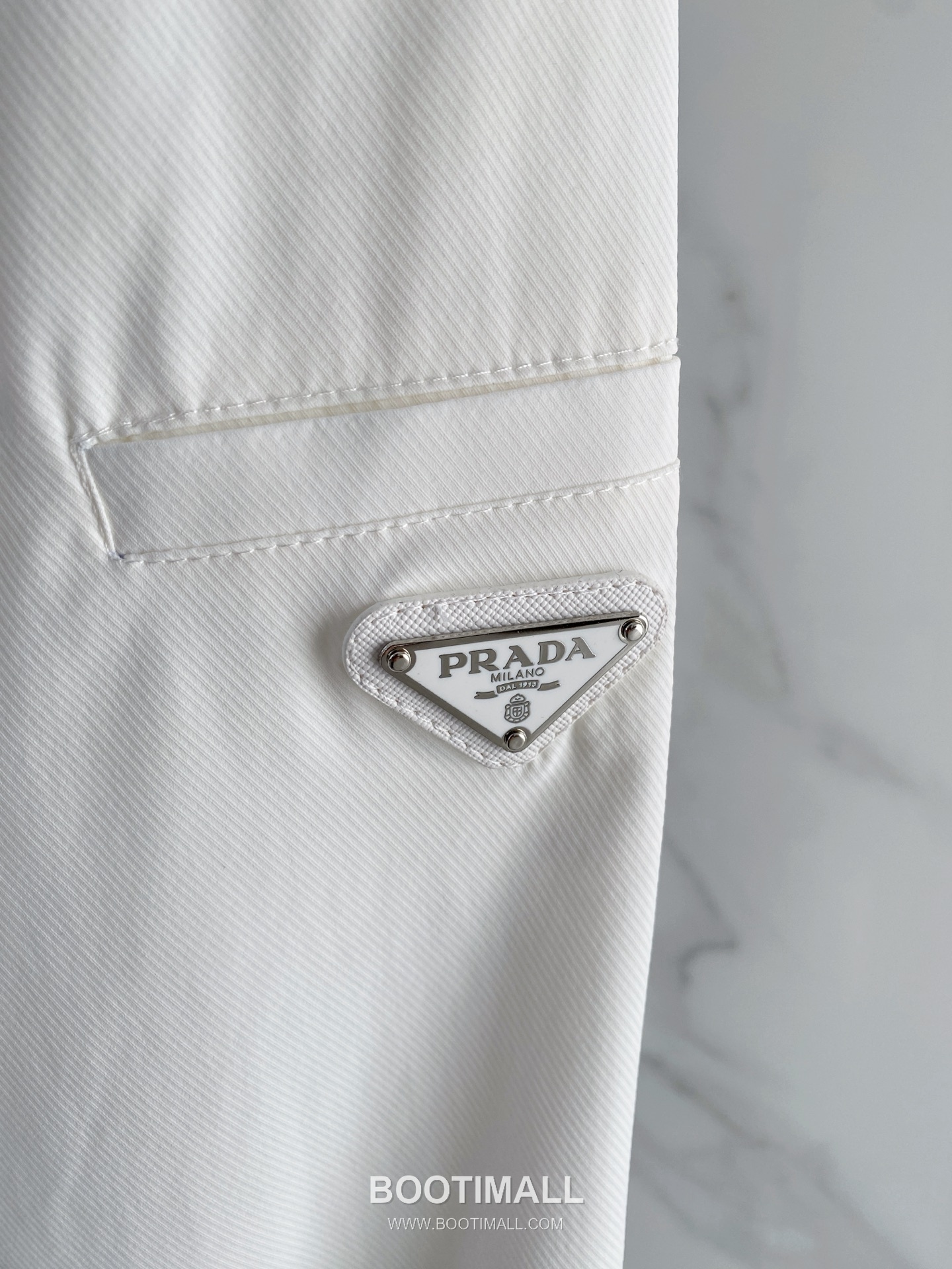 Prada 2026 SS Lyocell Nylon Stretch Pants with Logo Detail 프라다 2026 SS 텐셀 나일론 스트레치 팬츠 로고 디테일 6