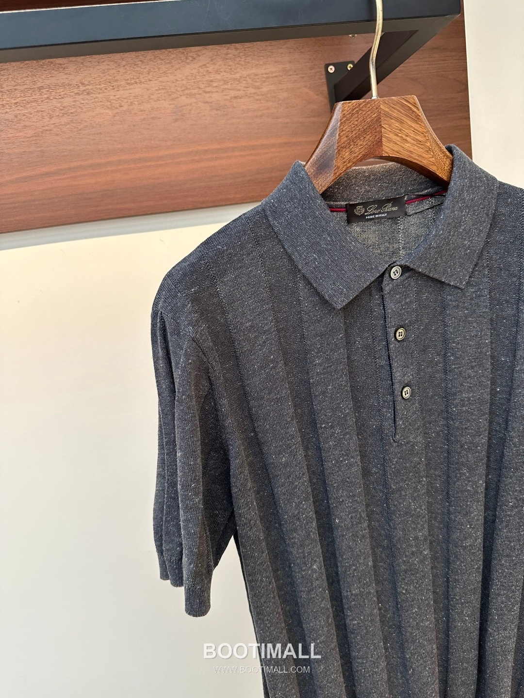 Loro Piana 2026 SS Linen Lyocell Acrylic Knit Polo Shirt with Spread Collar 로로피아나 2026 SS 린넨 라이오셀 아크릴 니트 폴로 셔츠 스프레드 칼라 2