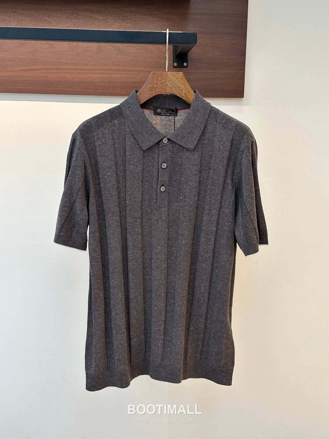 Loro Piana 2026 SS Linen Lyocell Acrylic Knit Polo Shirt with Spread Collar 로로피아나 2026 SS 린넨 라이오셀 아크릴 니트 폴로 셔츠 스프레드 칼라 1