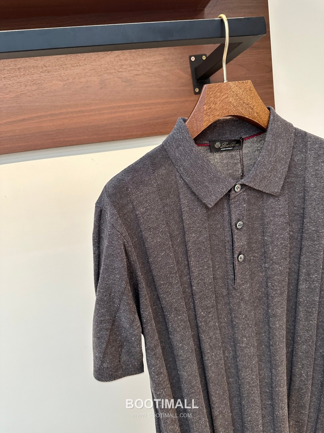 Loro Piana 2026 SS Linen Lyocell Acrylic Knit Polo Shirt with Spread Collar 로로피아나 2026 SS 린넨 라이오셀 아크릴 니트 폴로 셔츠 스프레드 칼라 2