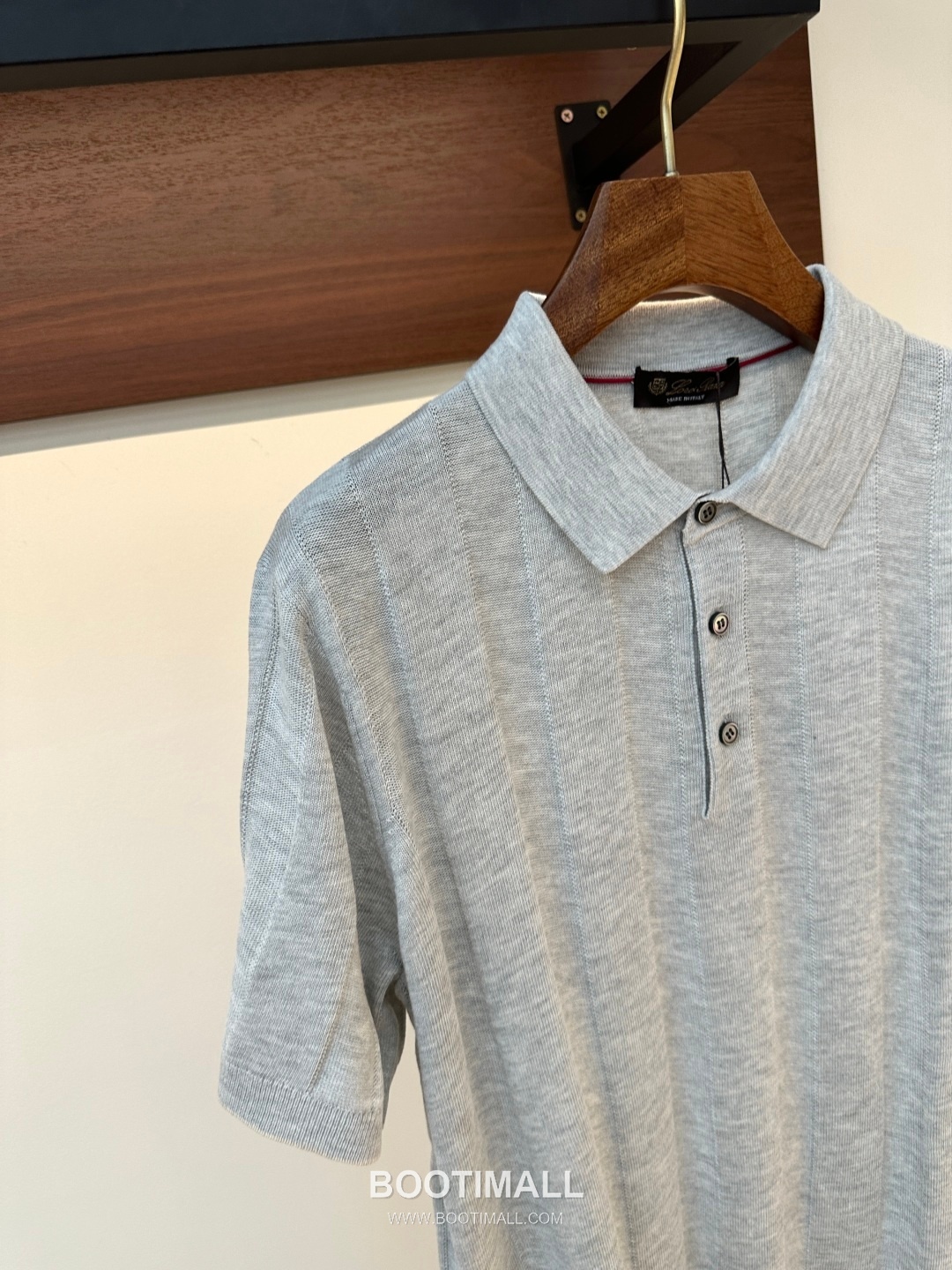 Loro Piana 2026 SS Linen Lyocell Acrylic Knit Polo Shirt with Spread Collar 로로피아나 2026 SS 린넨 라이오셀 아크릴 니트 폴로 셔츠 스프레드 칼라 2