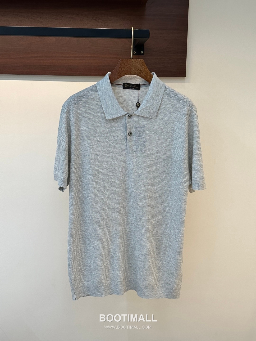 Loro Piana 2026 SS Linen Lyocell Acrylic Knit Polo Shirt with Spread Collar 로로피아나 2026 SS 린넨 라이오셀 아크릴 니트 폴로 셔츠 스프레드 칼라 1