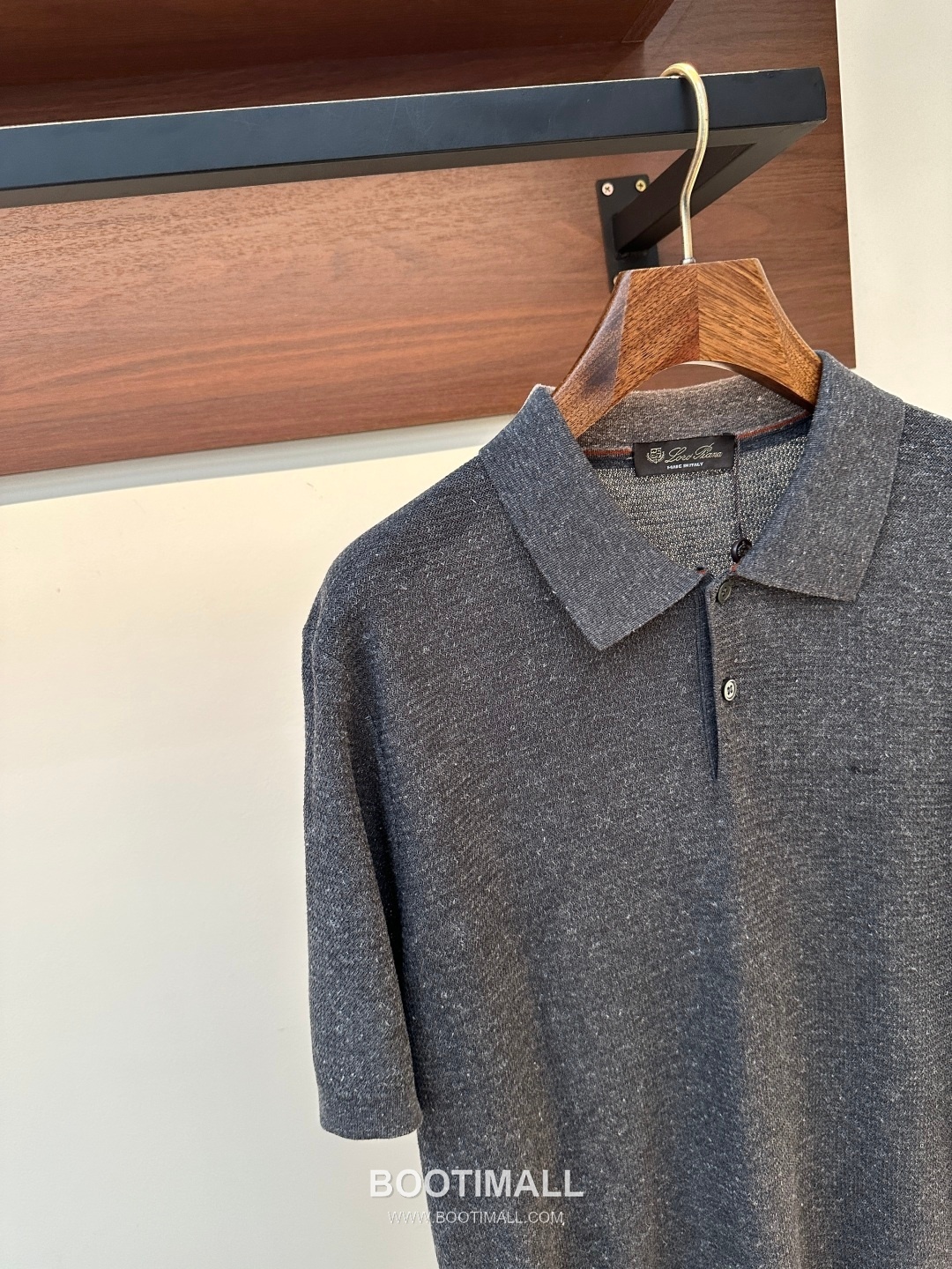 Loro Piana 2026 SS Linen Lyocell Acrylic Knit Polo Shirt with Spread Collar 로로피아나 2026 SS 린넨 라이오셀 아크릴 니트 폴로 셔츠 스프레드 칼라 2