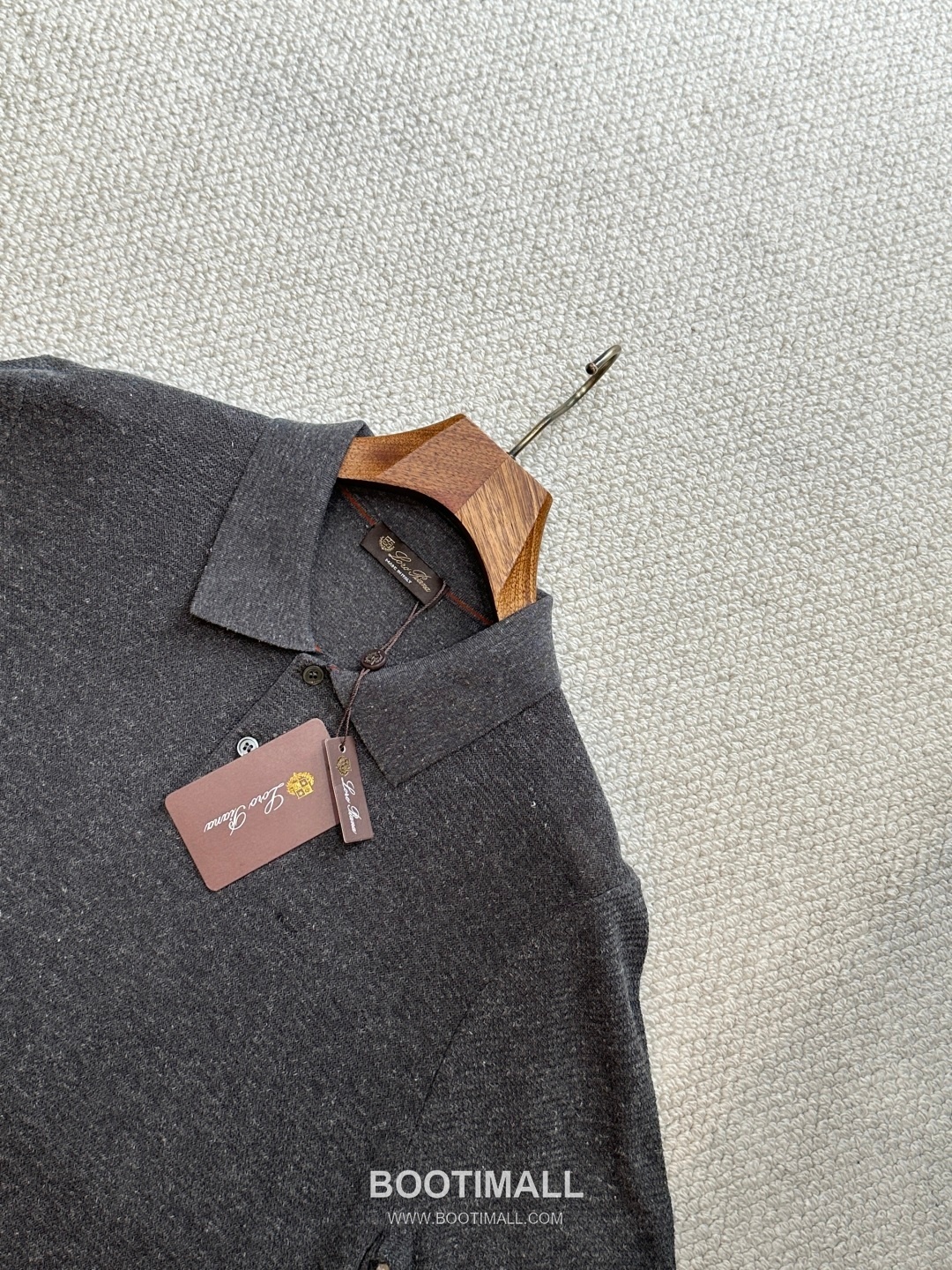 Loro Piana 2026 SS Linen Lyocell Acrylic Knit Polo Shirt with Spread Collar 로로피아나 2026 SS 린넨 라이오셀 아크릴 니트 폴로 셔츠 스프레드 칼라 6