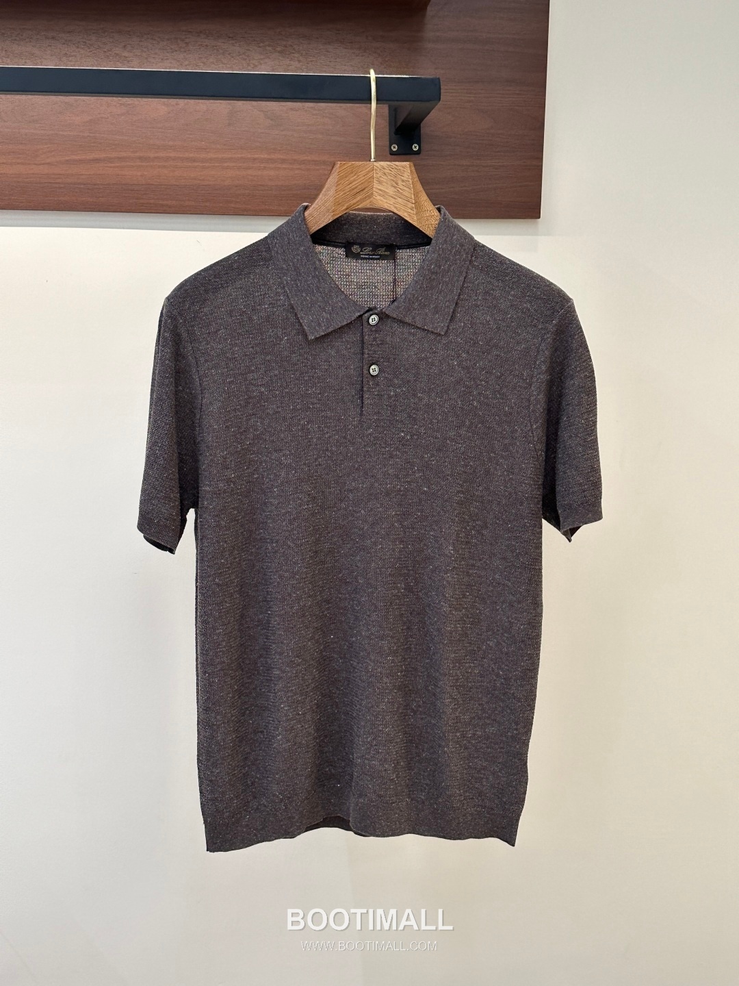 Loro Piana 2026 SS Linen Lyocell Acrylic Knit Polo Shirt with Spread Collar 로로피아나 2026 SS 린넨 라이오셀 아크릴 니트 폴로 셔츠 스프레드 칼라 1