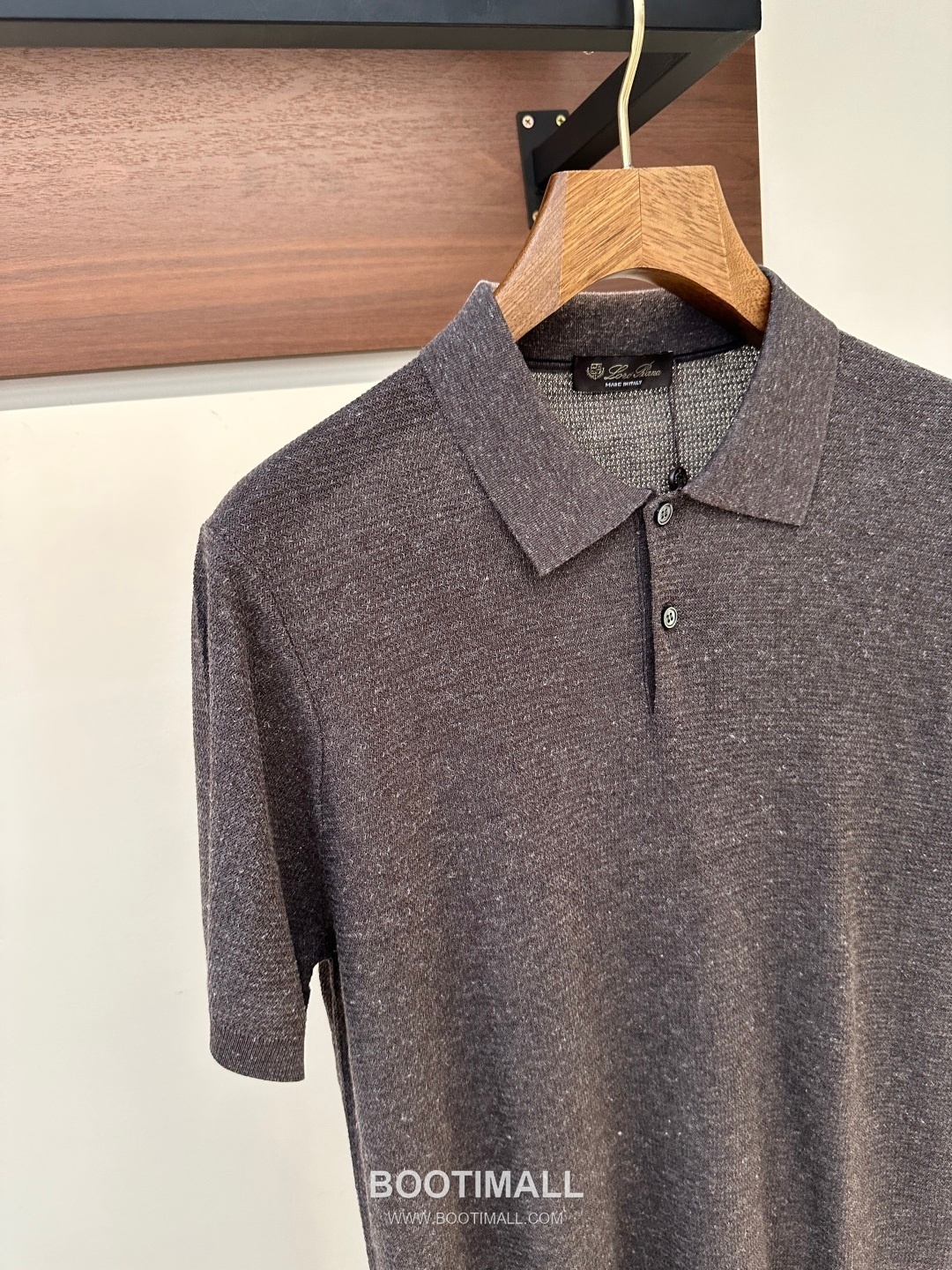 Loro Piana 2026 SS Linen Lyocell Acrylic Knit Polo Shirt with Spread Collar 로로피아나 2026 SS 린넨 라이오셀 아크릴 니트 폴로 셔츠 스프레드 칼라 2