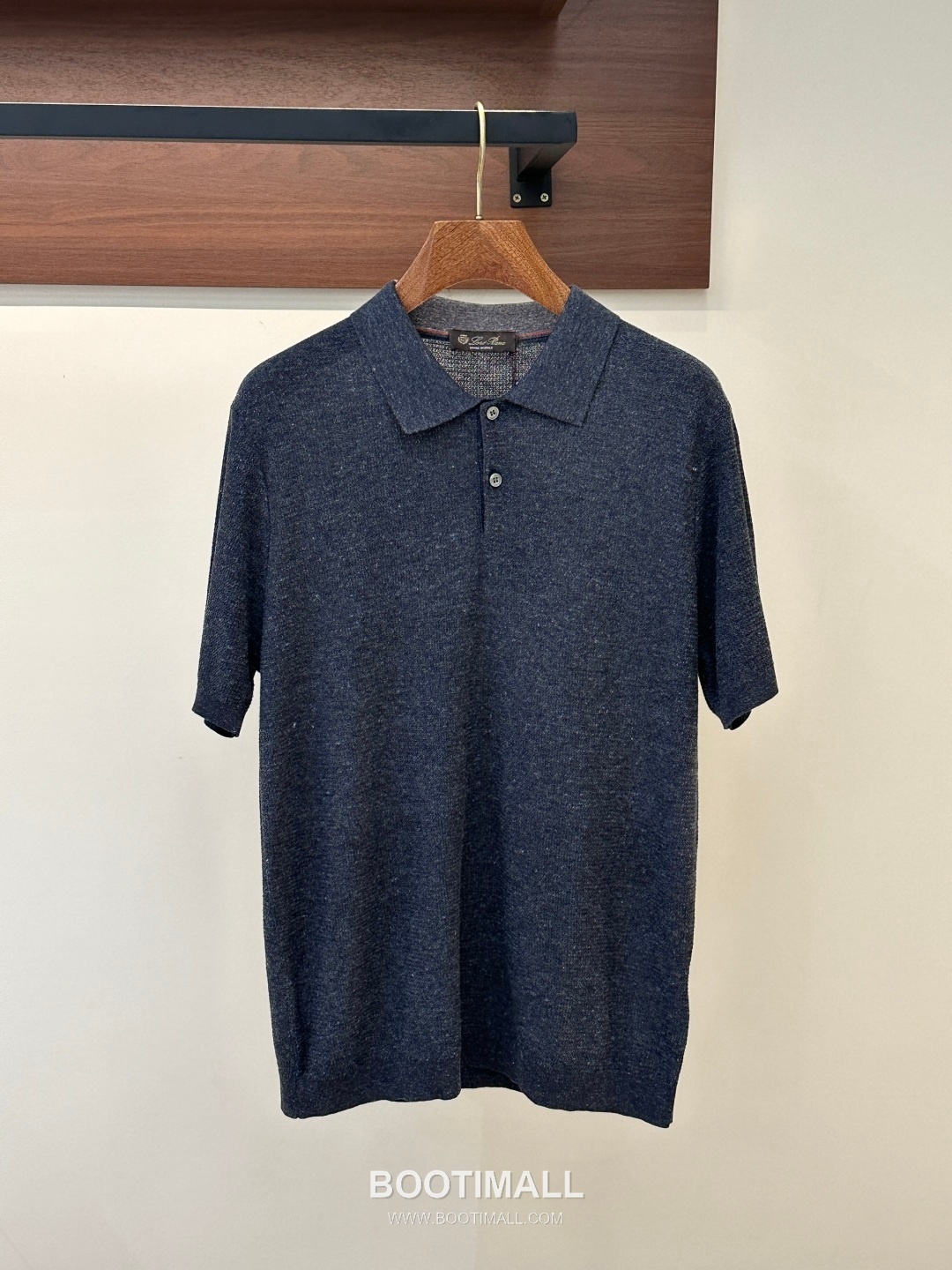 Loro Piana 2026 SS Linen Lyocell Acrylic Knit Polo Shirt with Spread Collar 로로피아나 2026 SS 린넨 라이오셀 아크릴 니트 폴로 셔츠 스프레드 칼라 1