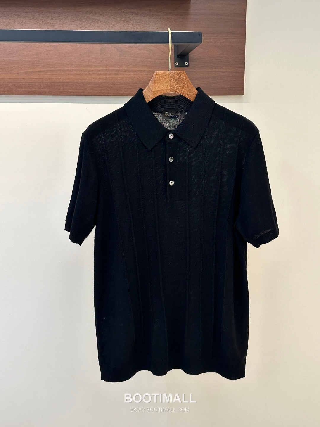 Loro Piana 2026 SS Linen Lyocell Acrylic Knit Polo Shirt with Spread Collar 로로피아나 2026 SS 린넨 라이오셀 아크릴 니트 폴로 셔츠 스프레드 칼라 1