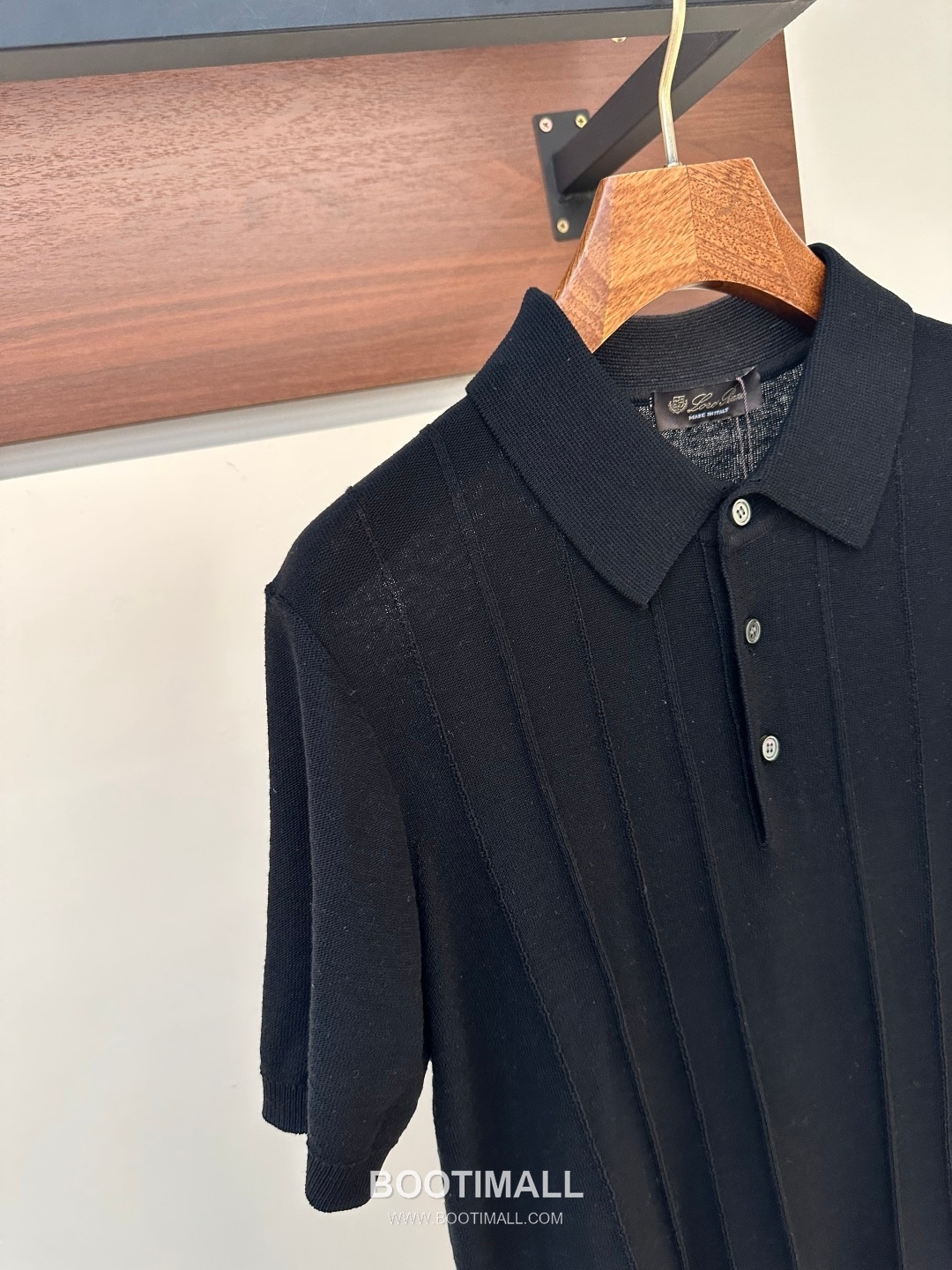 Loro Piana 2026 SS Linen Lyocell Acrylic Knit Polo Shirt with Spread Collar 로로피아나 2026 SS 린넨 라이오셀 아크릴 니트 폴로 셔츠 스프레드 칼라 2