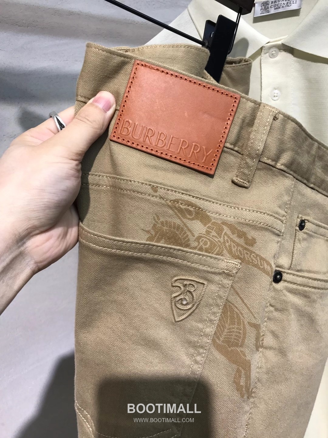 Burberry 2026 SS Cotton Stretch Denim Pants with Knight Logo Patch 버버리 2026 SS 코튼 스트레치 데님 팬츠 나이트 로고 패치 8