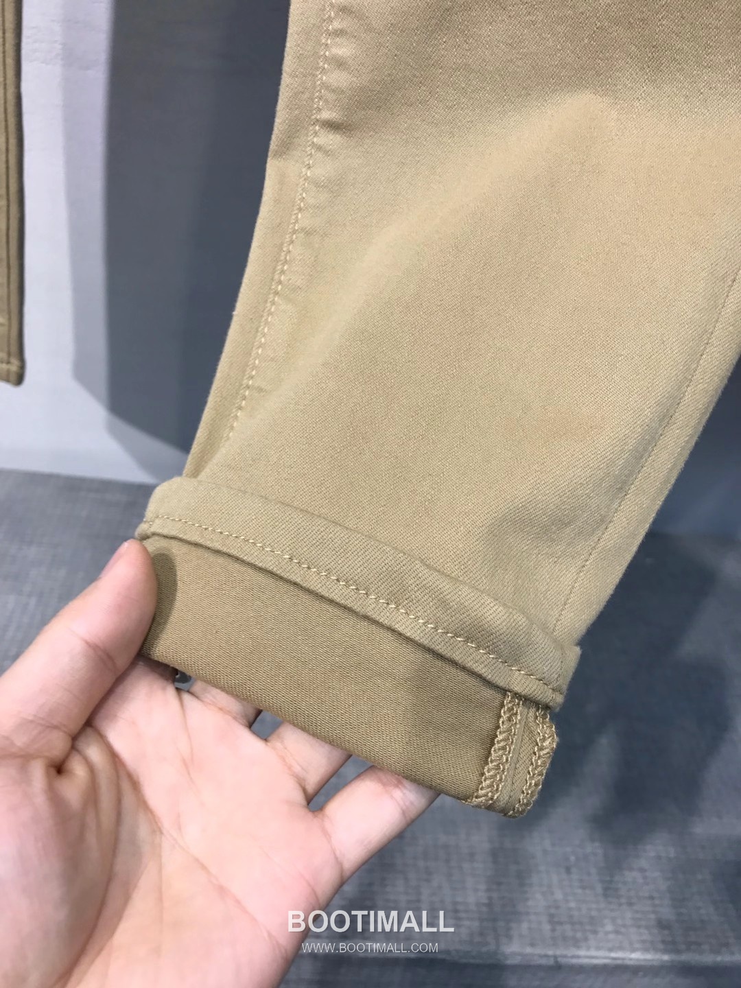 Burberry 2026 SS Cotton Stretch Denim Pants with Knight Logo Patch 버버리 2026 SS 코튼 스트레치 데님 팬츠 나이트 로고 패치 9