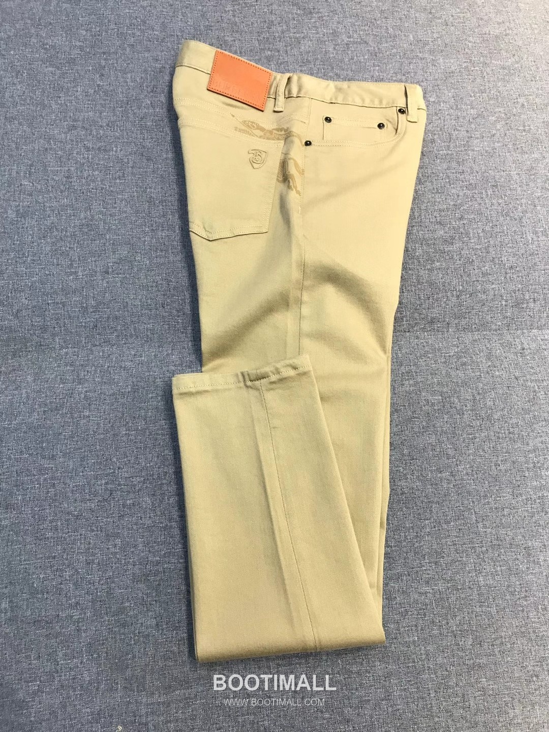 Burberry 2026 SS Cotton Stretch Denim Pants with Knight Logo Patch 버버리 2026 SS 코튼 스트레치 데님 팬츠 나이트 로고 패치 11