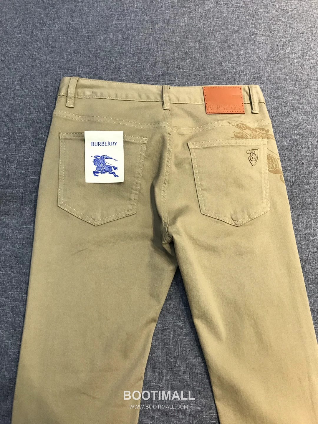 Burberry 2026 SS Cotton Stretch Denim Pants with Knight Logo Patch 버버리 2026 SS 코튼 스트레치 데님 팬츠 나이트 로고 패치 13