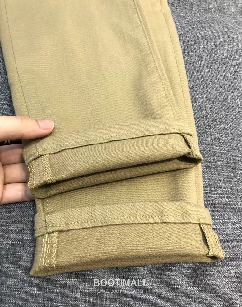 Burberry 2026 SS Cotton Stretch Denim Pants with Knight Logo Patch 버버리 2026 SS 코튼 스트레치 데님 팬츠 나이트 로고 패치 18