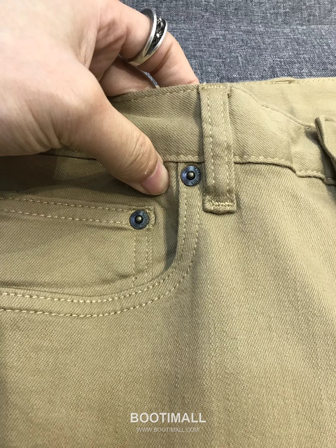 Burberry 2026 SS Cotton Stretch Denim Pants with Knight Logo Patch 버버리 2026 SS 코튼 스트레치 데님 팬츠 나이트 로고 패치 23