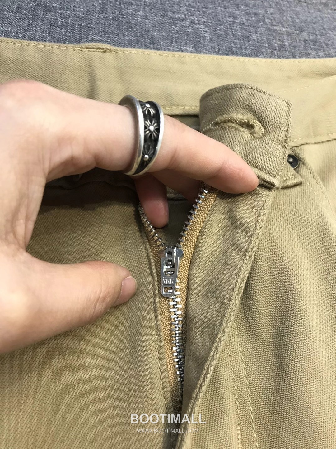 Burberry 2026 SS Cotton Stretch Denim Pants with Knight Logo Patch 버버리 2026 SS 코튼 스트레치 데님 팬츠 나이트 로고 패치 25