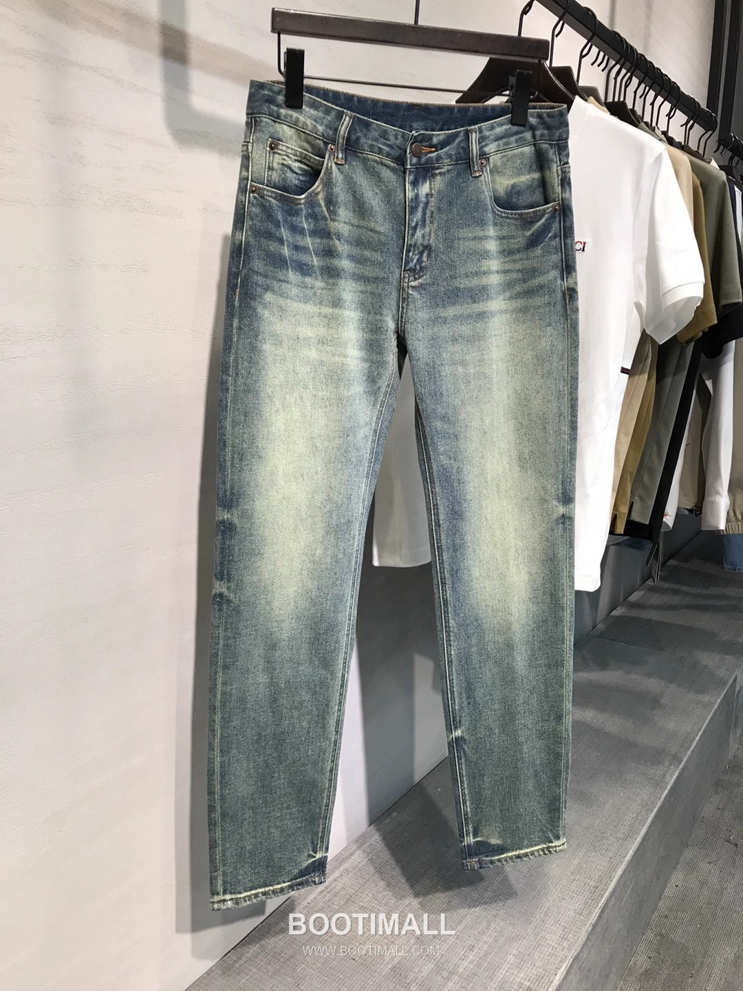Prada 2026 SS Cotton Denim Pants with Embroidered Logo Patch 프라다 2026 SS 코튼 데님 팬츠 자수 로고 패치 2