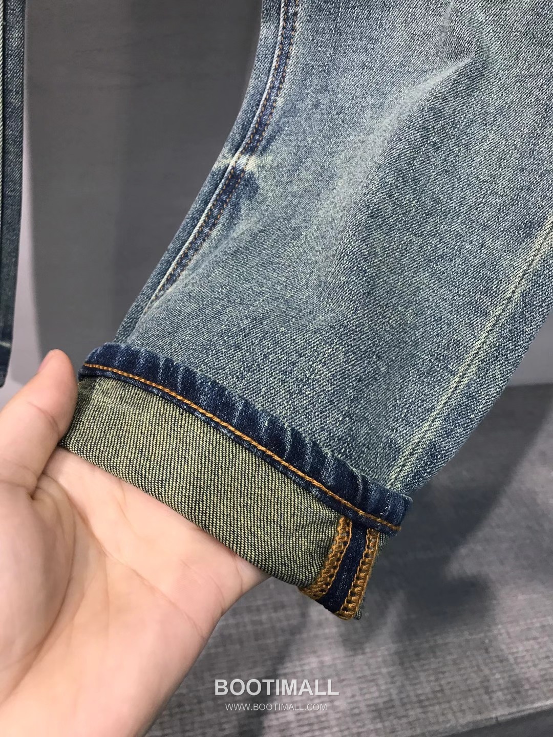 Prada 2026 SS Cotton Denim Pants with Embroidered Logo Patch 프라다 2026 SS 코튼 데님 팬츠 자수 로고 패치 9