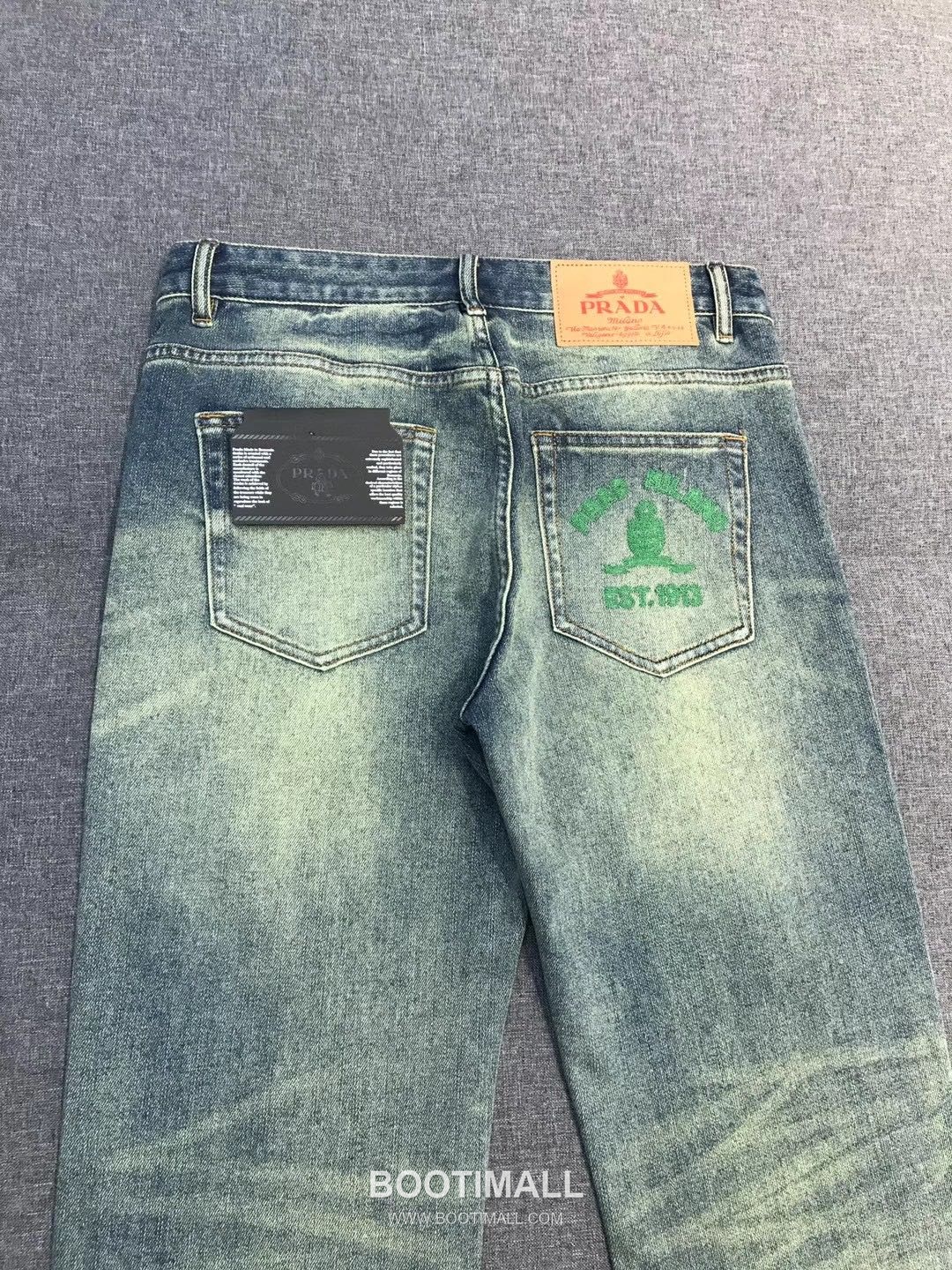 Prada 2026 SS Cotton Denim Pants with Embroidered Logo Patch 프라다 2026 SS 코튼 데님 팬츠 자수 로고 패치 13