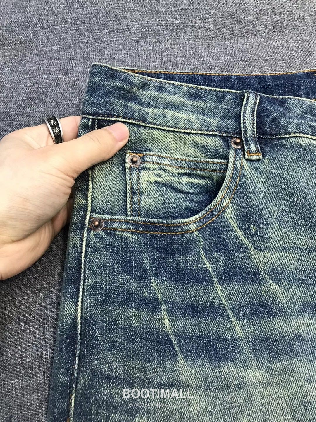 Prada 2026 SS Cotton Denim Pants with Embroidered Logo Patch 프라다 2026 SS 코튼 데님 팬츠 자수 로고 패치 14