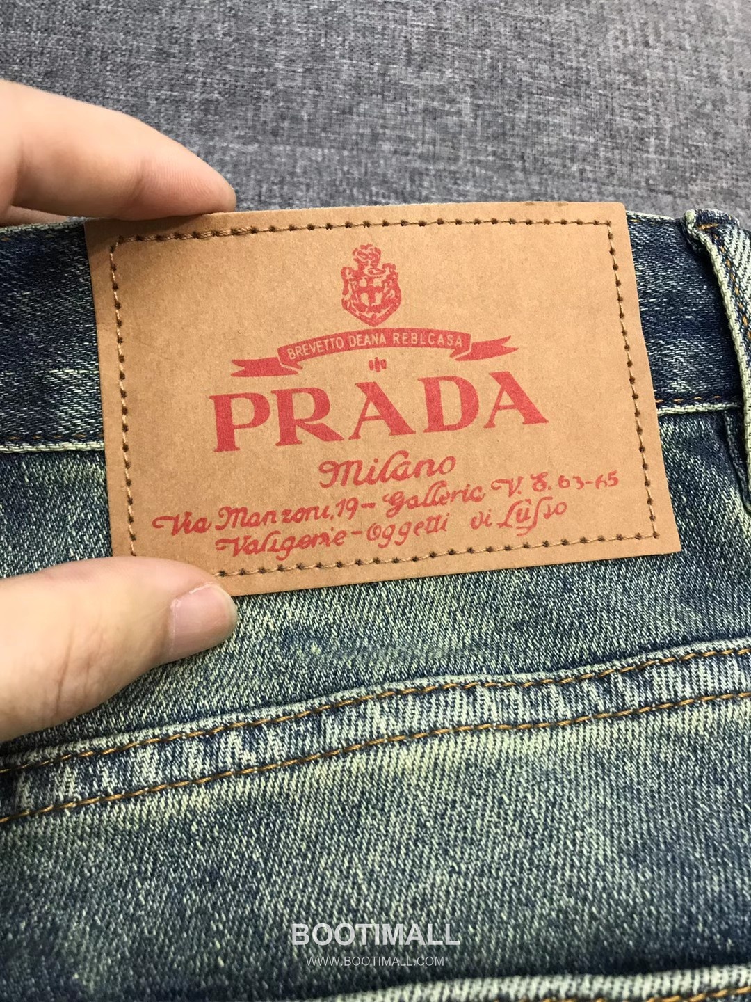 Prada 2026 SS Cotton Denim Pants with Embroidered Logo Patch 프라다 2026 SS 코튼 데님 팬츠 자수 로고 패치 17