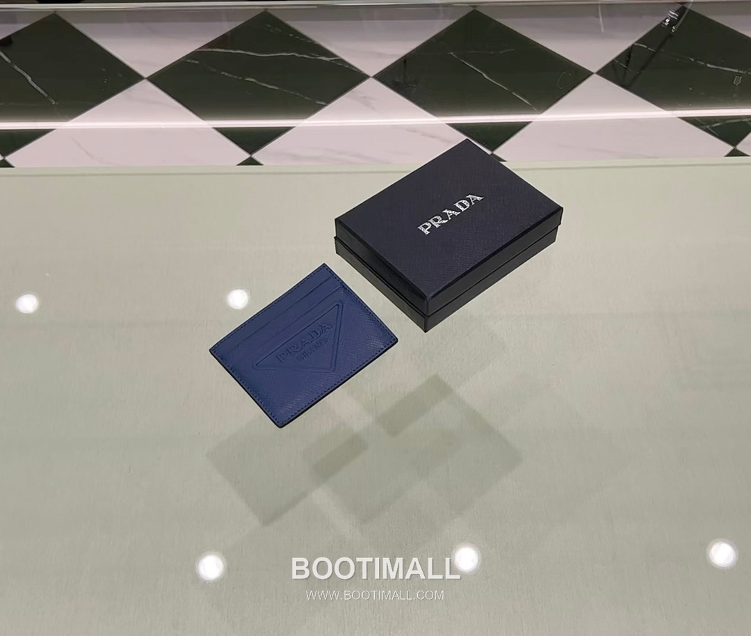 Prada Saffiano Leather Card Holder Wallet with Triangle Logo Detail 프라다 사피아노 레더 트라이앵글 로고 카드홀더 지갑 P398766015 10cm 1