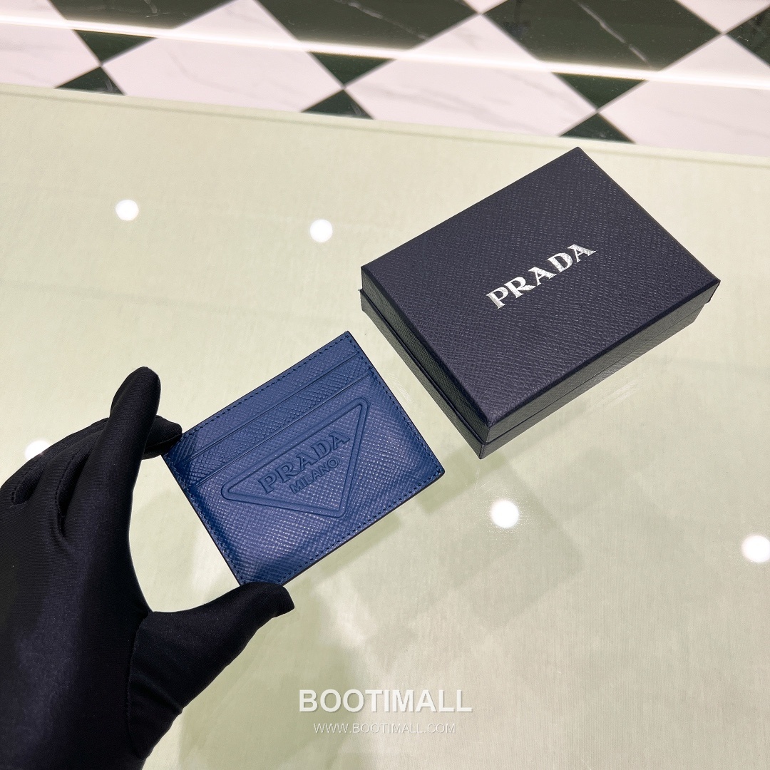 Prada Saffiano Leather Card Holder Wallet with Triangle Logo Detail 프라다 사피아노 레더 트라이앵글 로고 카드홀더 지갑 P398766015 10cm 2
